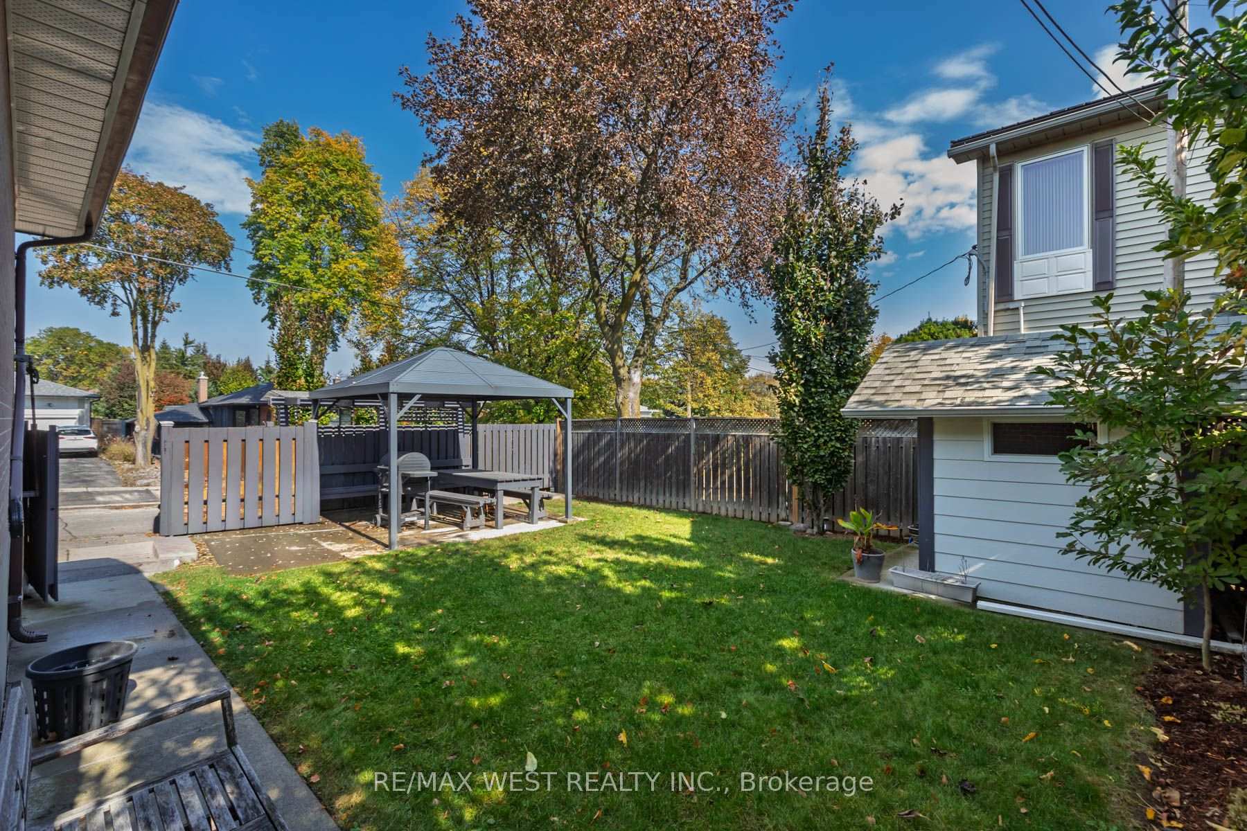 Photo 40 of 82 Renault Crescent, Etobicoke, Humber Heights — HOMEH