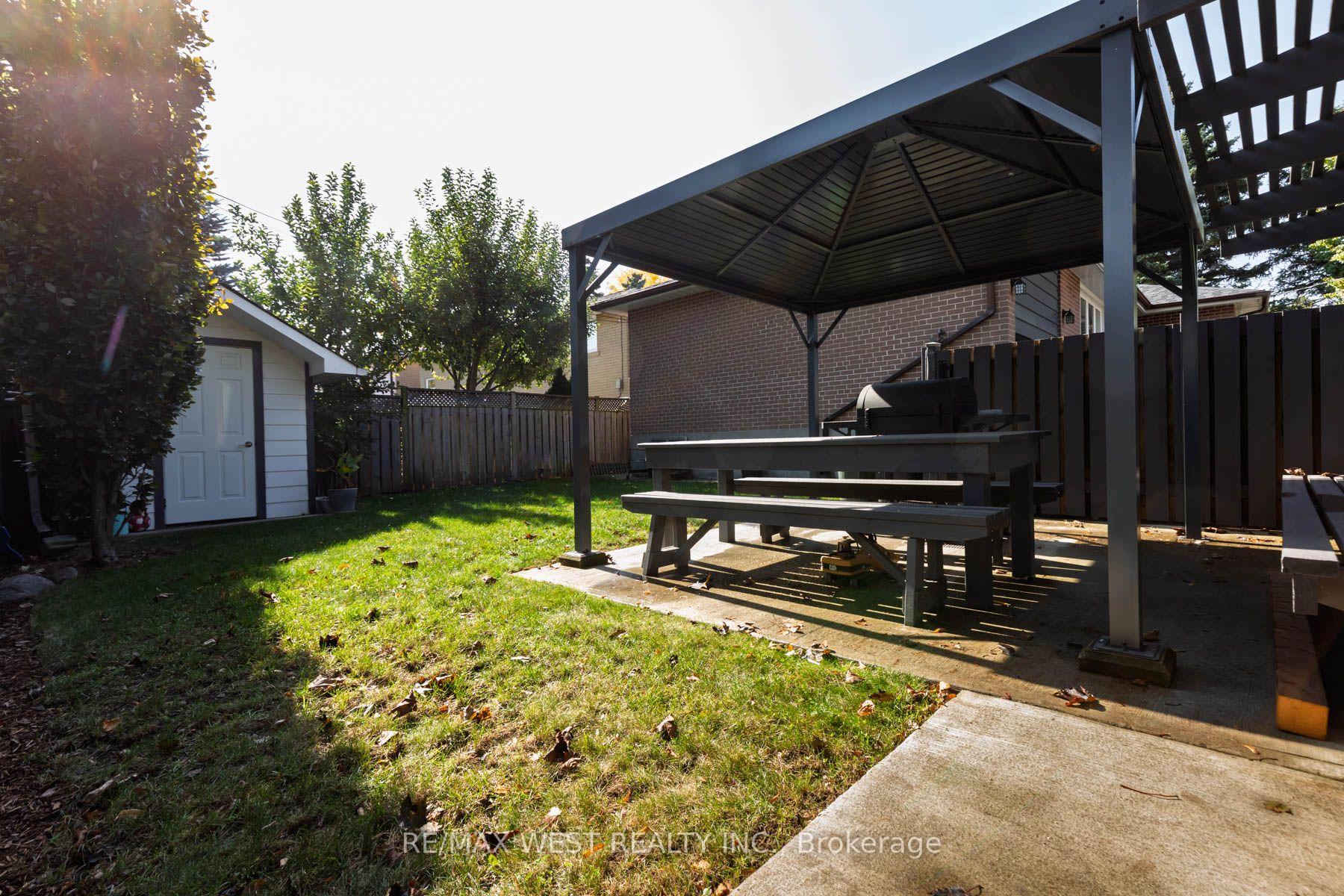 Photo 42 of 82 Renault Crescent, Etobicoke, Humber Heights — HOMEH