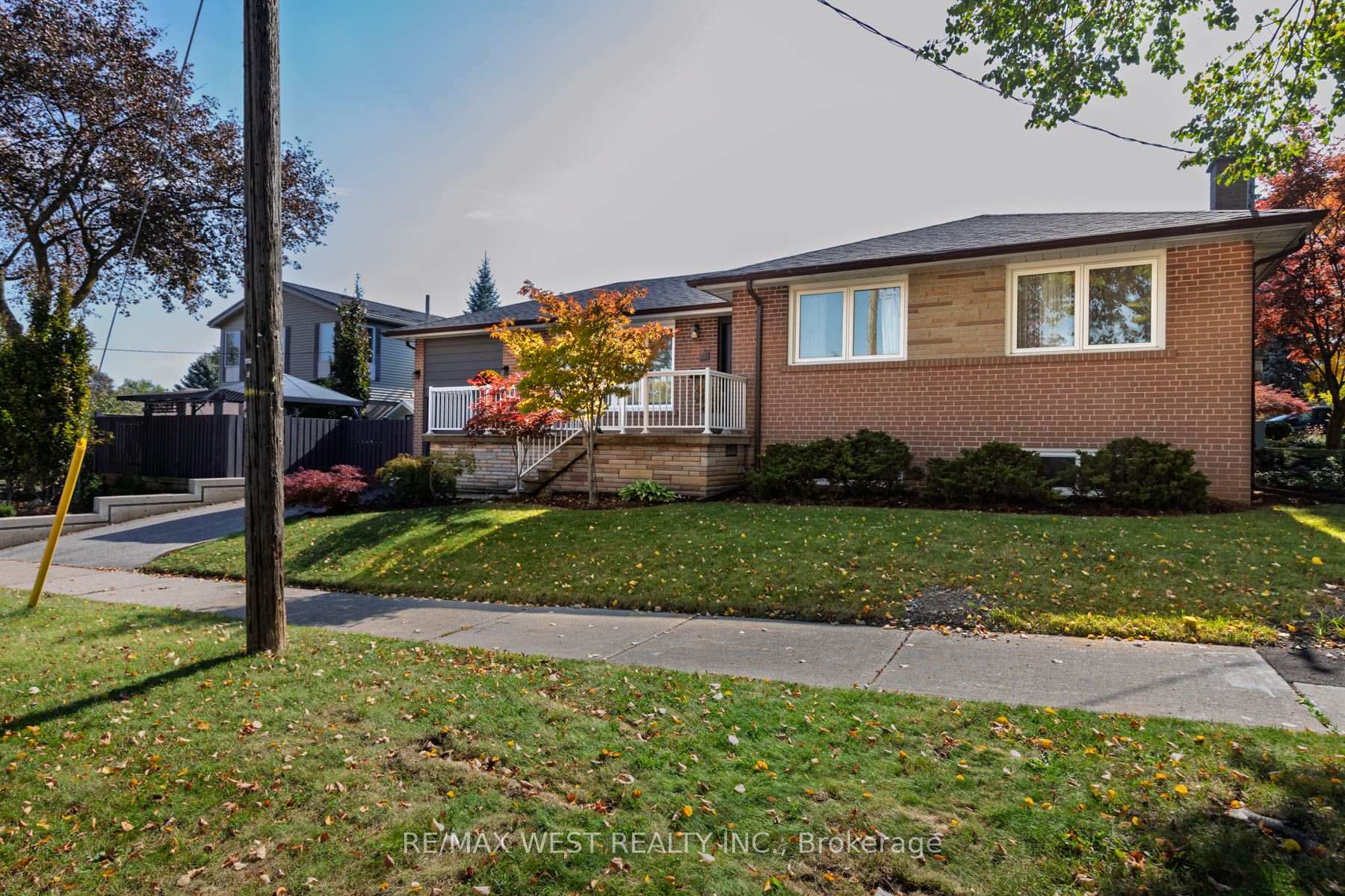 Photo 48 of 82 Renault Crescent, Etobicoke, Humber Heights — HOMEH