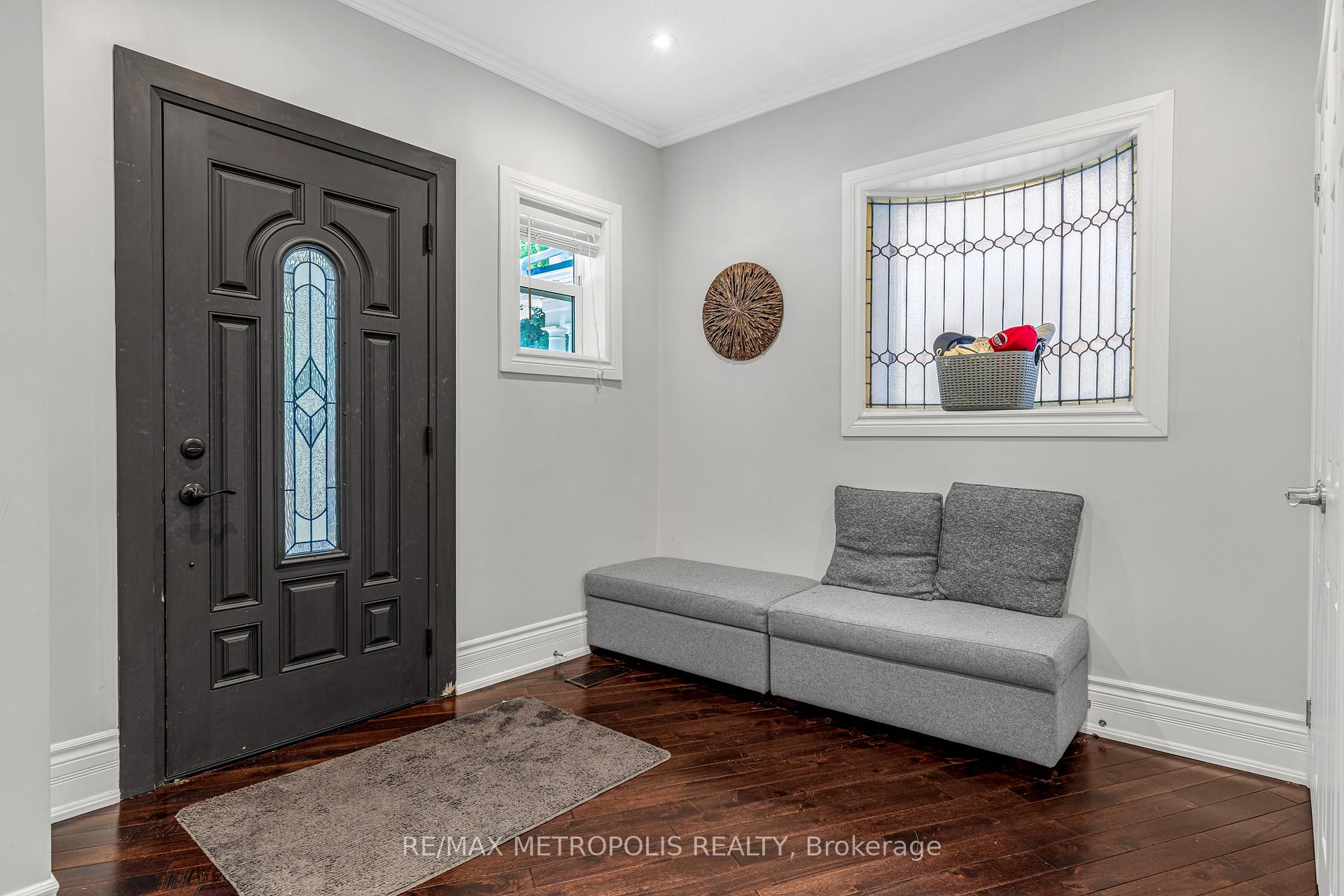 Photo 3 of 26 Algonquin Avenue, Toronto, High Park-Swansea — HOMEH