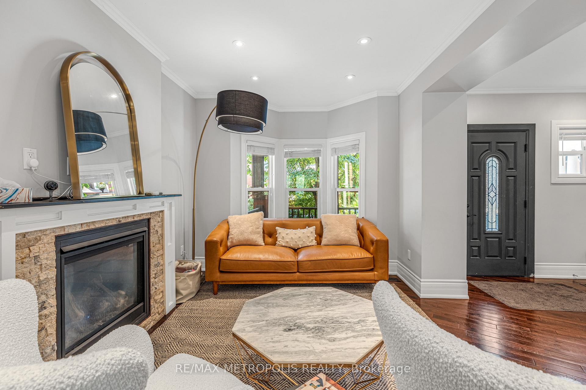 Photo 5 of 26 Algonquin Avenue, Toronto, High Park-Swansea — HOMEH