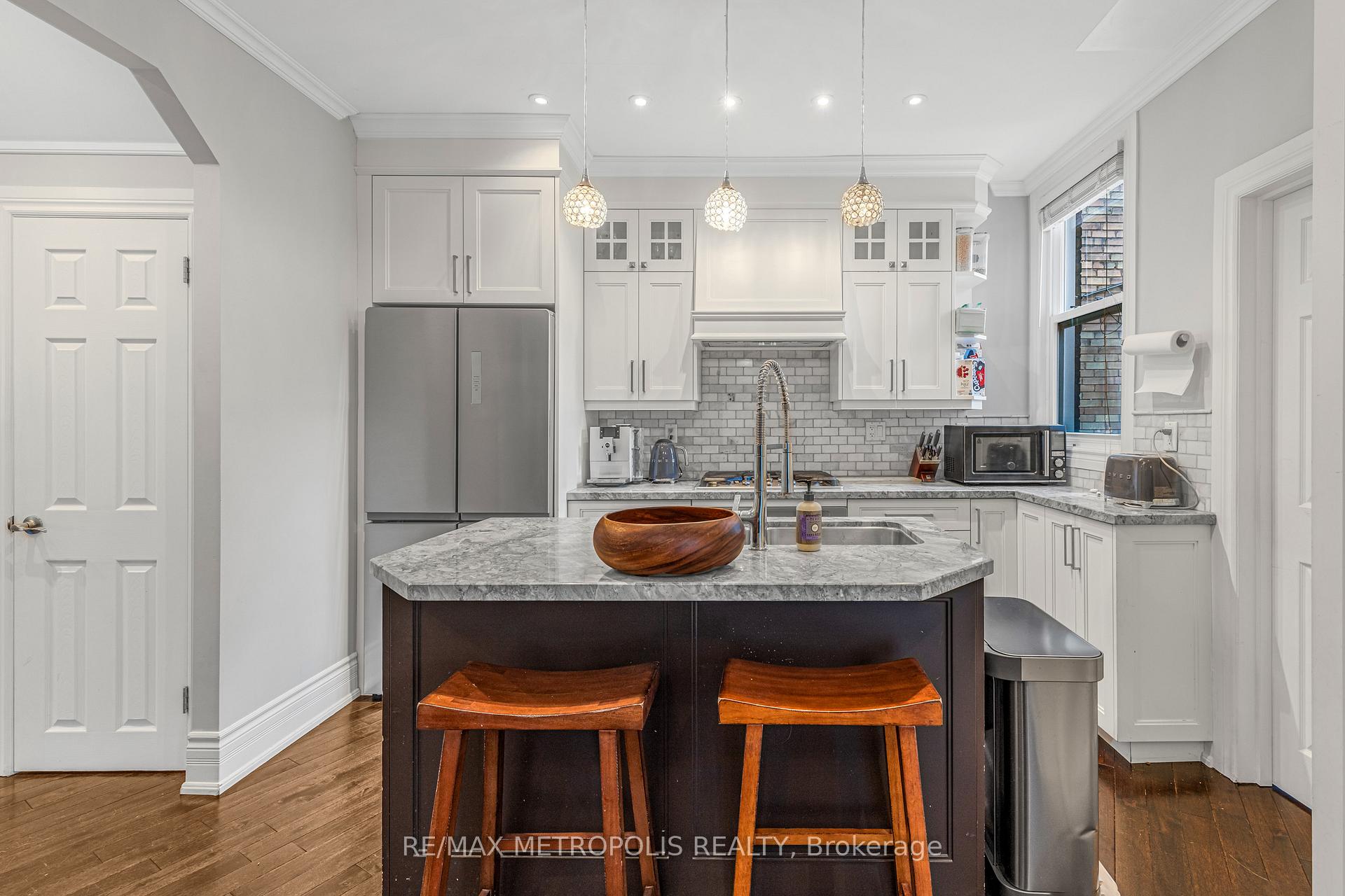 Photo 11 of 26 Algonquin Avenue, Toronto, High Park-Swansea — HOMEH