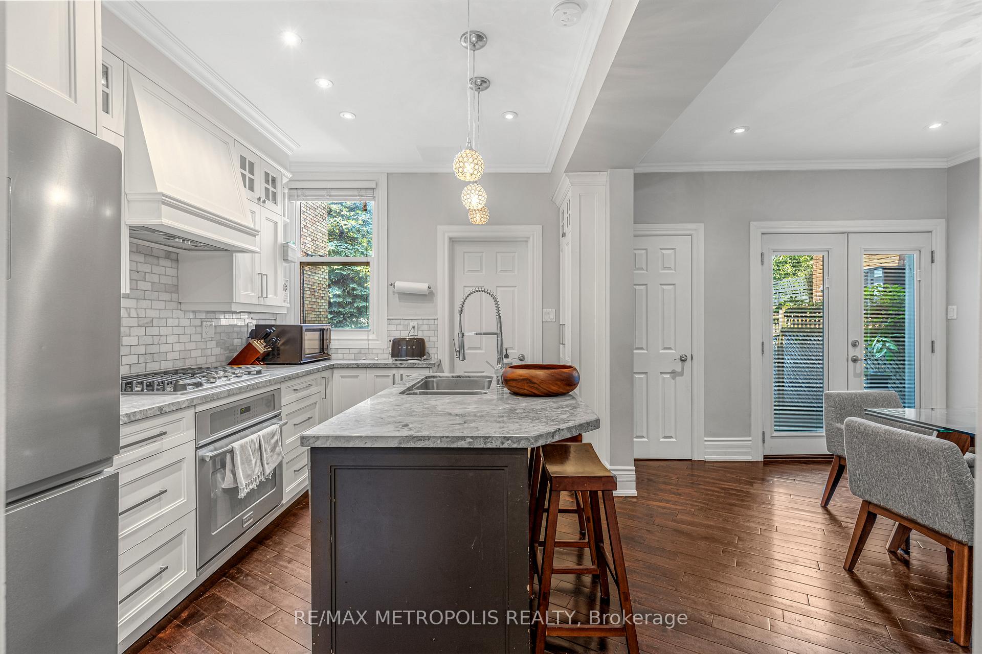 Photo 13 of 26 Algonquin Avenue, Toronto, High Park-Swansea — HOMEH