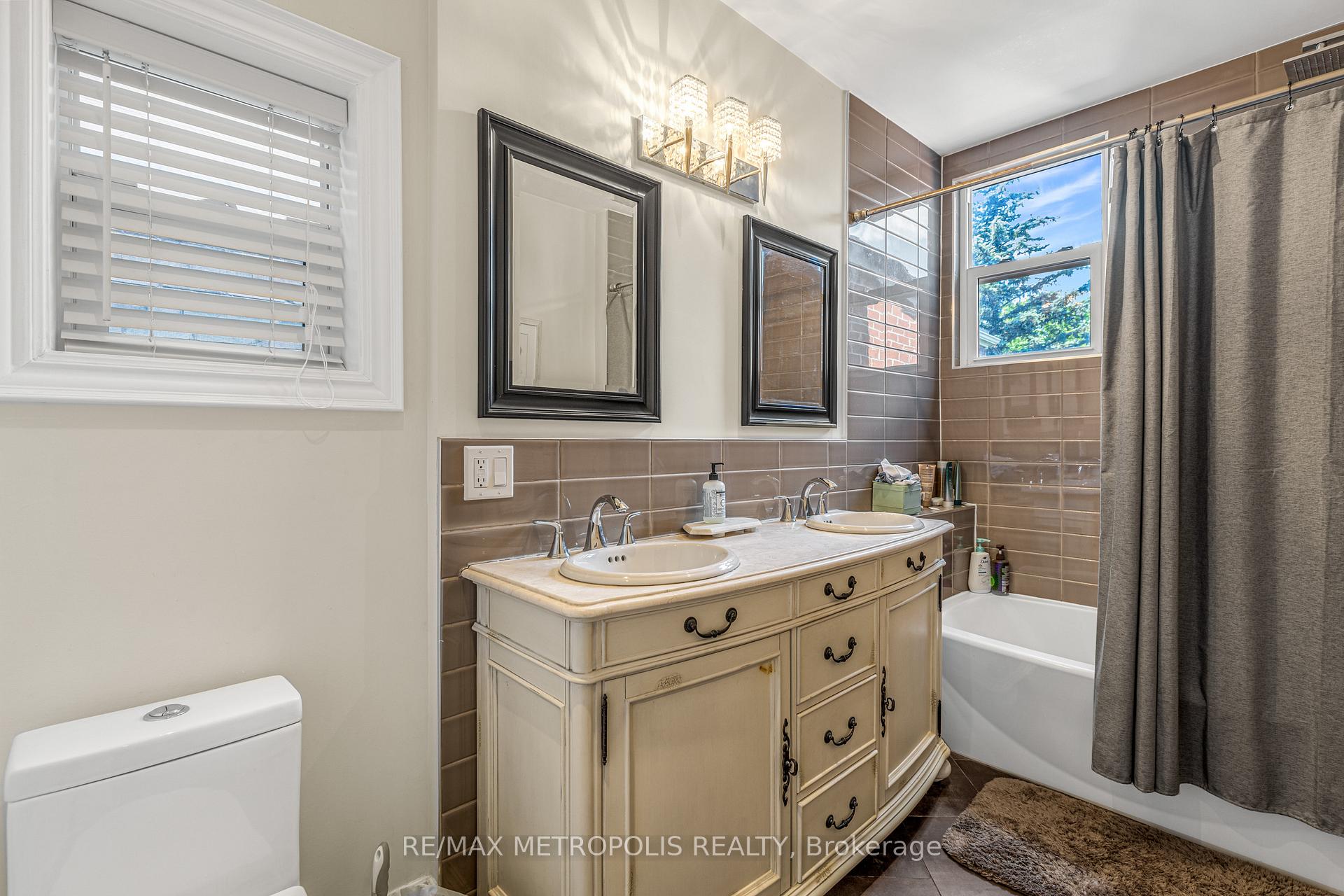 Photo 16 of 26 Algonquin Avenue, Toronto, High Park-Swansea — HOMEH