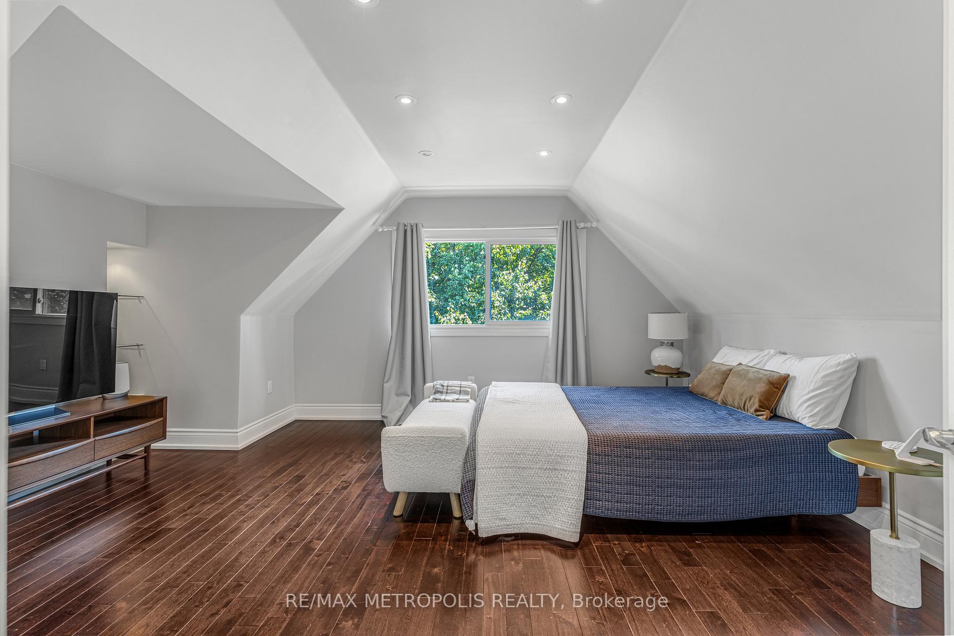 Photo 25 of 26 Algonquin Avenue, Toronto, High Park-Swansea — HOMEH