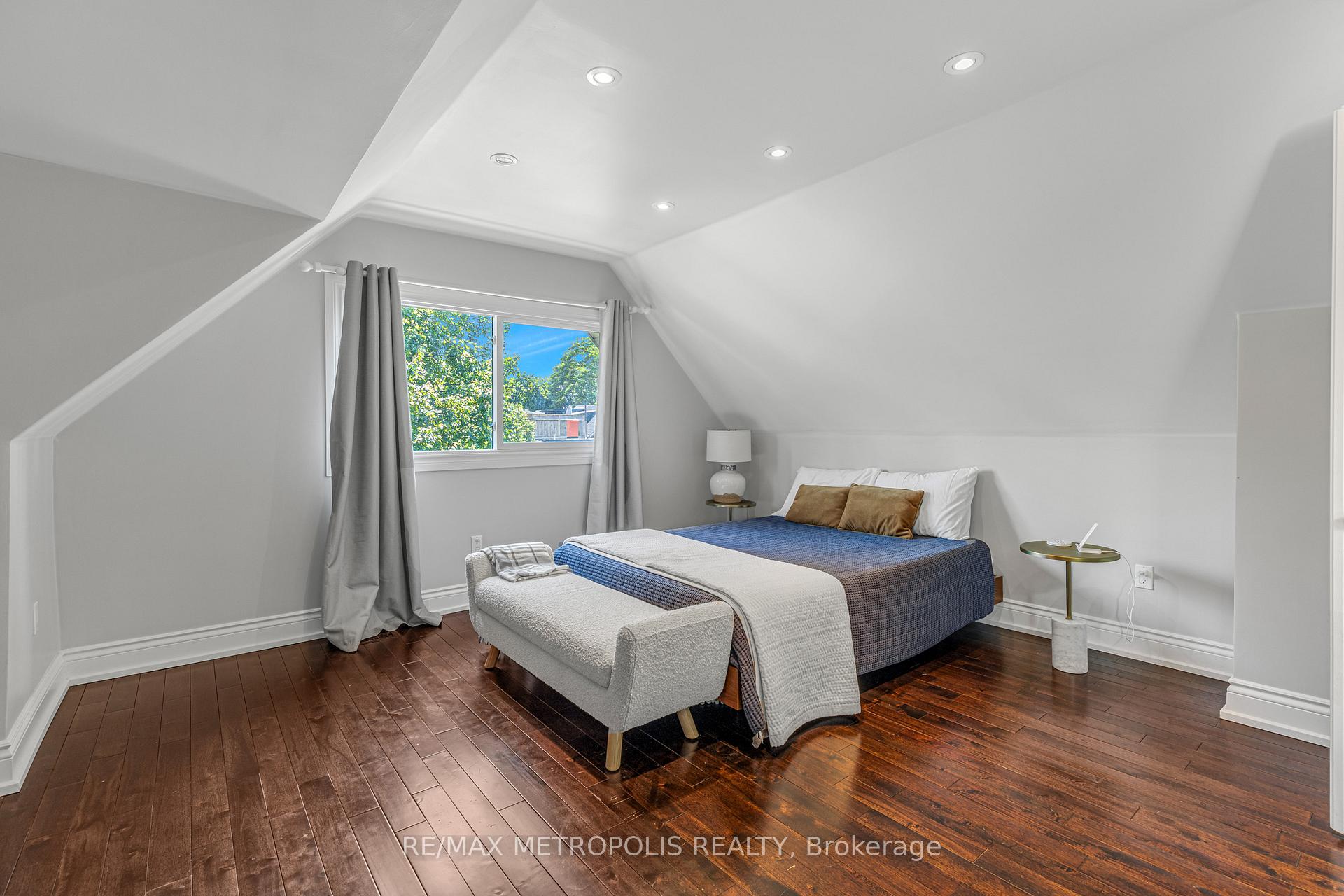 Photo 26 of 26 Algonquin Avenue, Toronto, High Park-Swansea — HOMEH