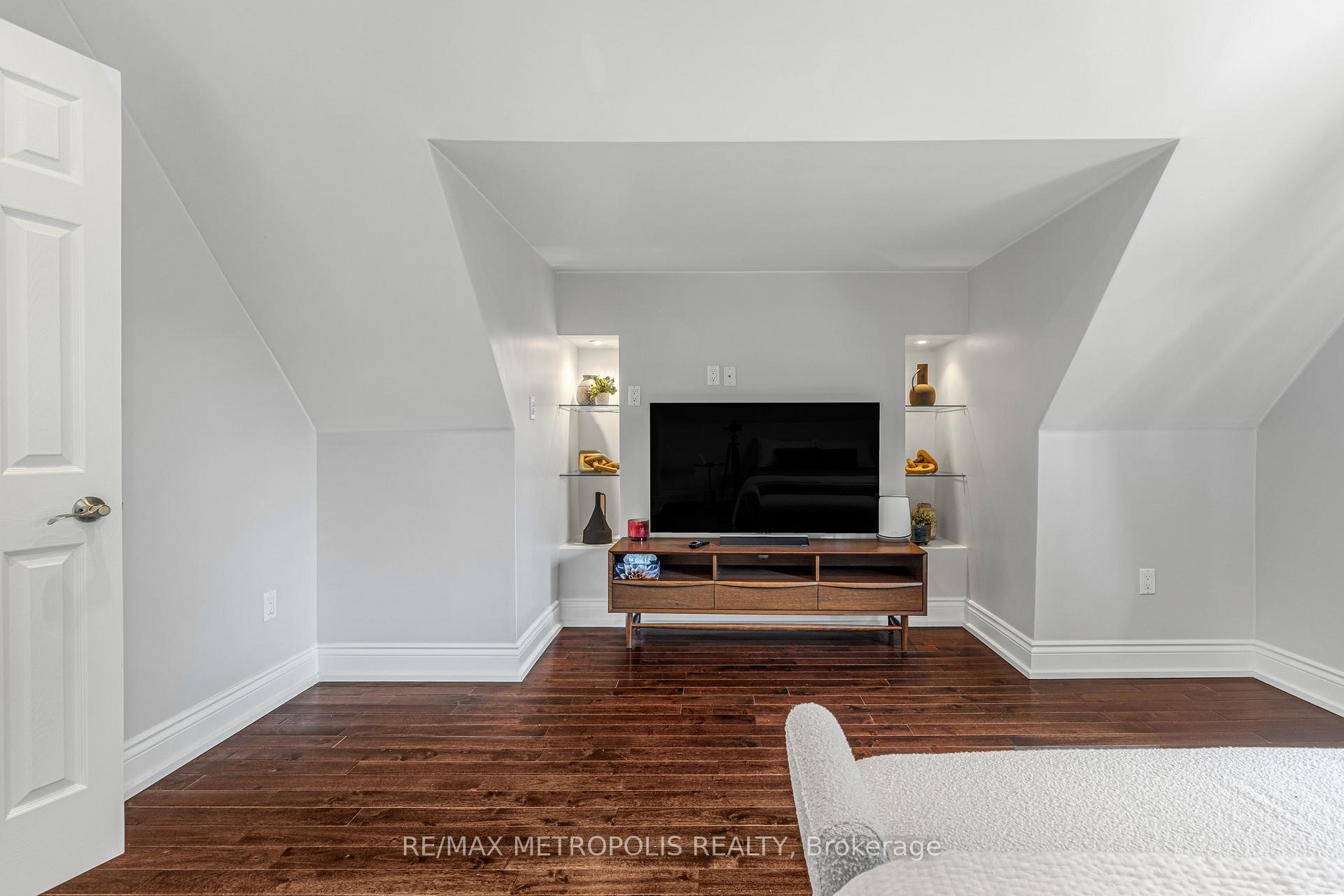 Photo 27 of 26 Algonquin Avenue, Toronto, High Park-Swansea — HOMEH