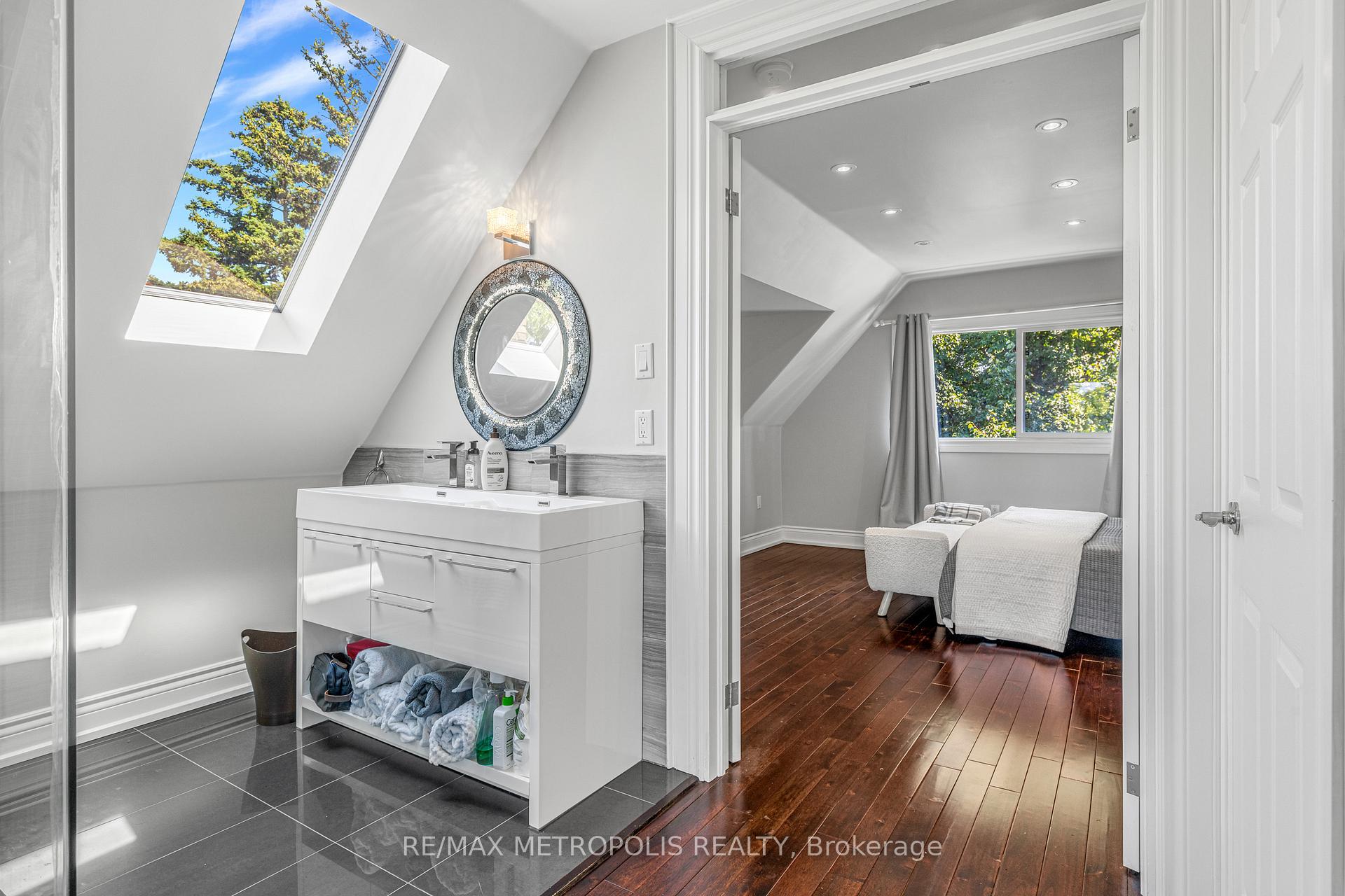 Photo 28 of 26 Algonquin Avenue, Toronto, High Park-Swansea — HOMEH