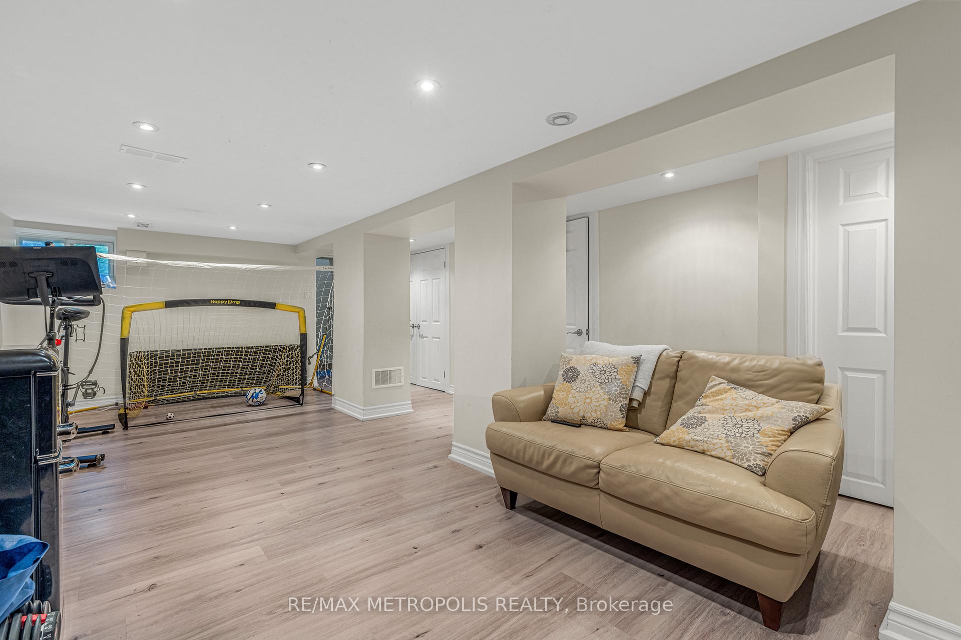Photo 32 of 26 Algonquin Avenue, Toronto, High Park-Swansea — HOMEH