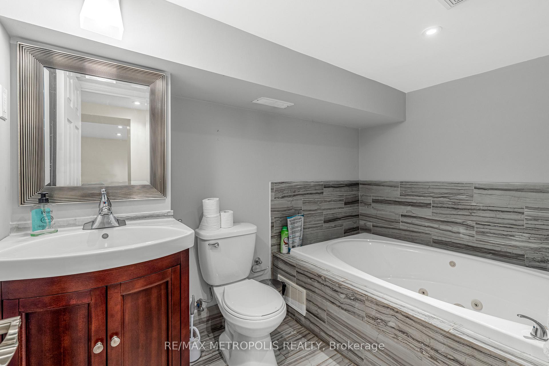 Photo 34 of 26 Algonquin Avenue, Toronto, High Park-Swansea — HOMEH