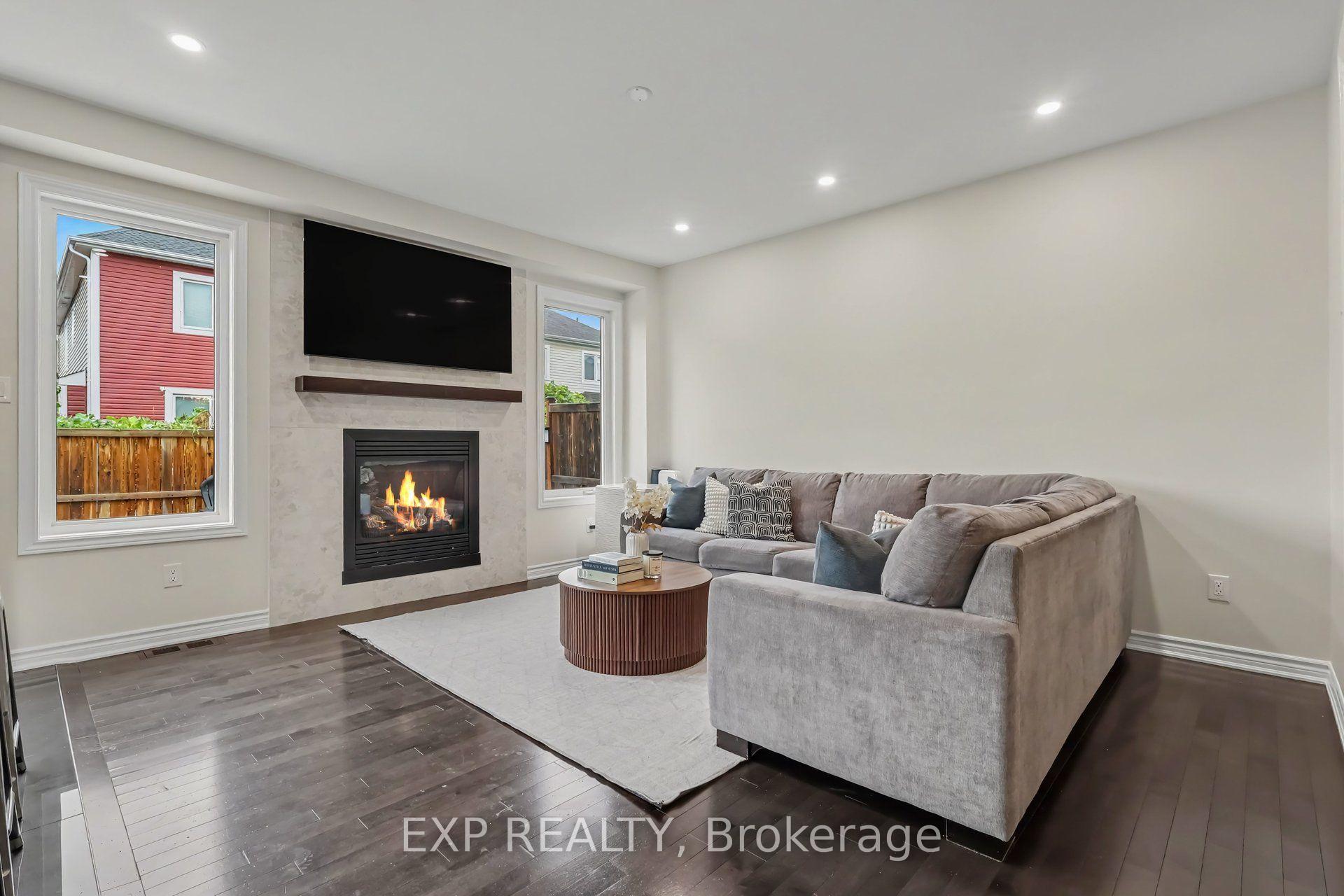 Photo 4 of 127 Switch Grass Crescent, Ottawa, Barrhaven - Half Moon Bay — HOMEH