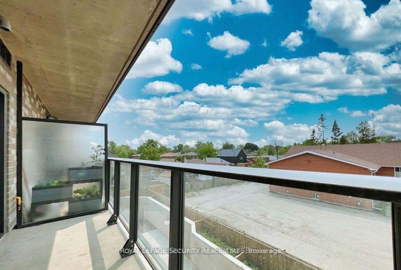 Photo 3 of Unit 216, 408 Browns Line, Etobicoke, Alderwood — HOMEH