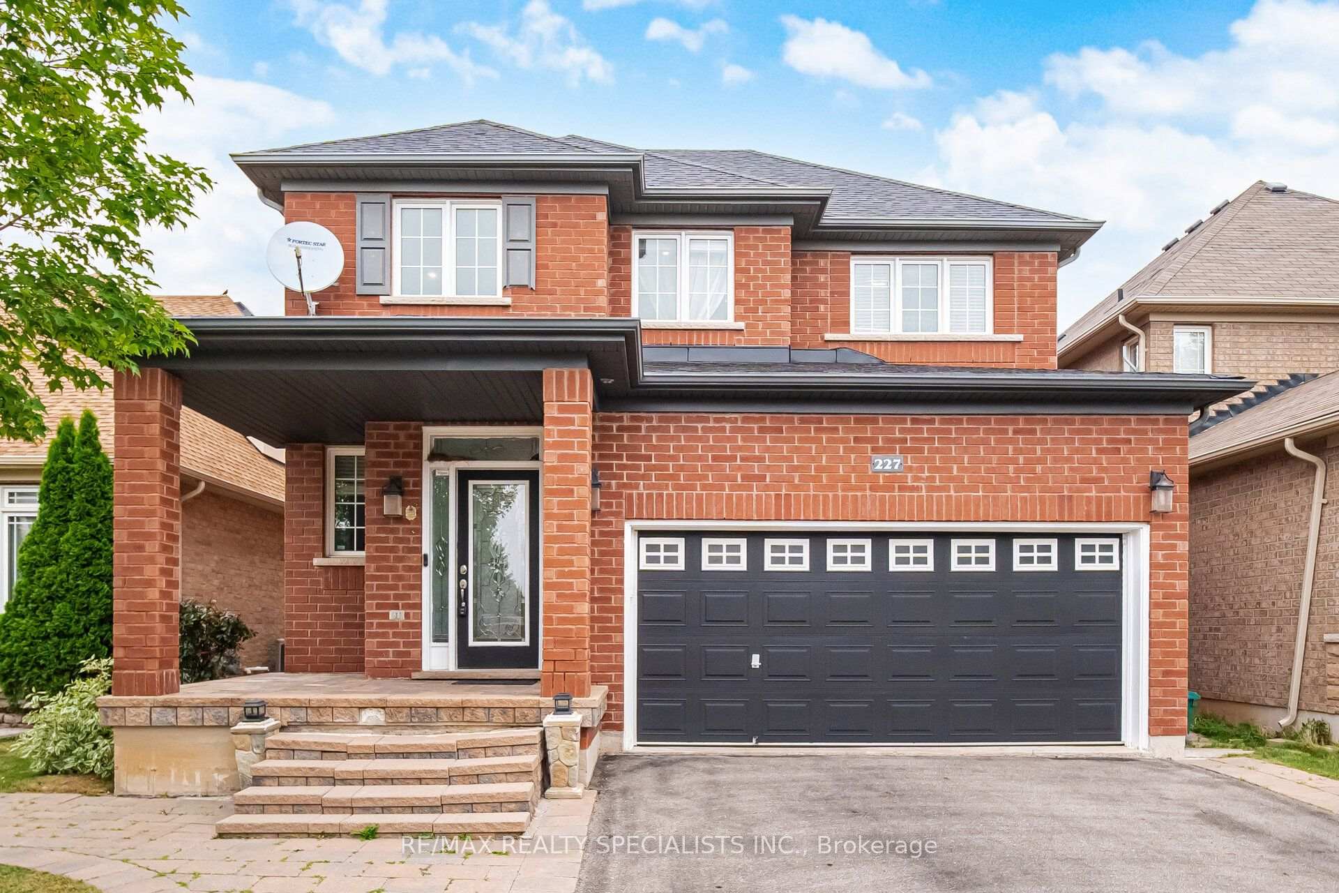 Photo 2 of 227 Minto Crescent, Milton, Willmott — HOMEH