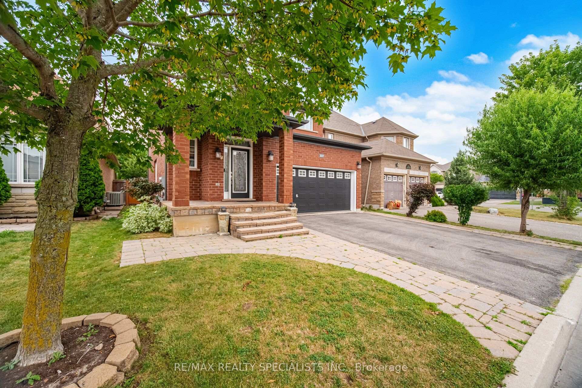 Photo 5 of 227 Minto Crescent, Milton, Willmott — HOMEH