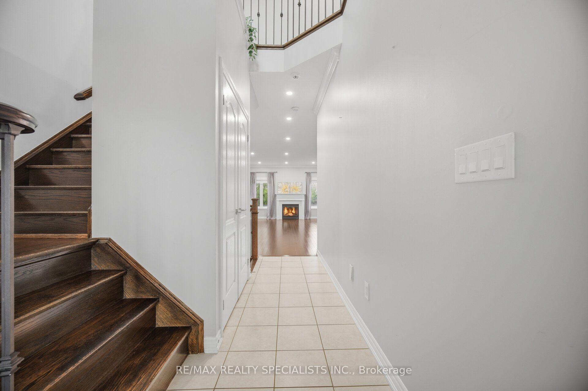 Photo 9 of 227 Minto Crescent, Milton, Willmott — HOMEH