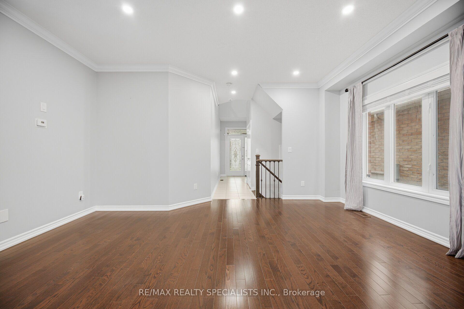 Photo 10 of 227 Minto Crescent, Milton, Willmott — HOMEH