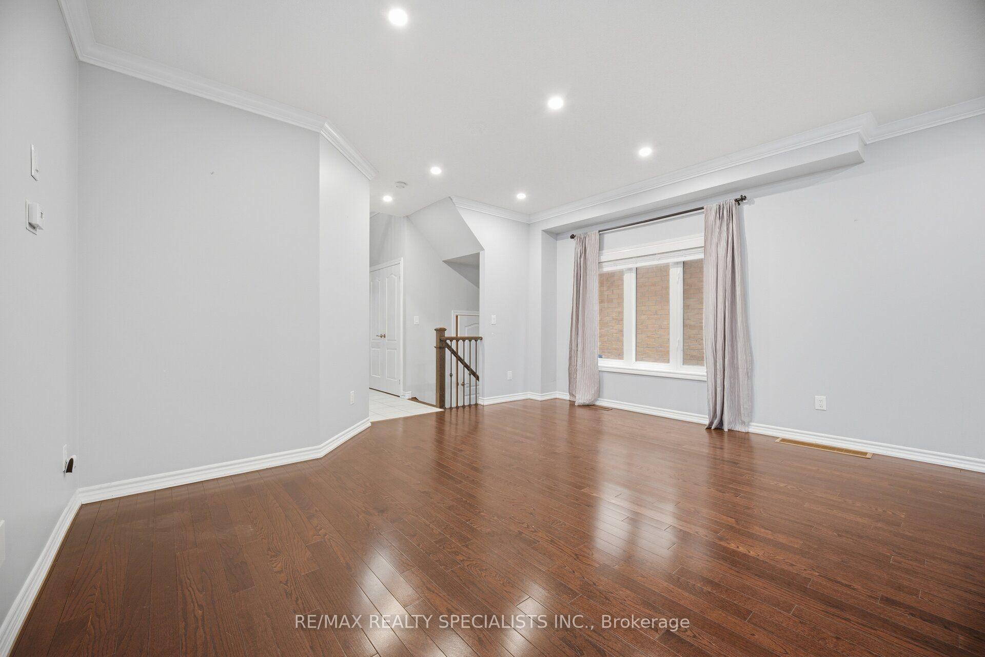 Photo 11 of 227 Minto Crescent, Milton, Willmott — HOMEH