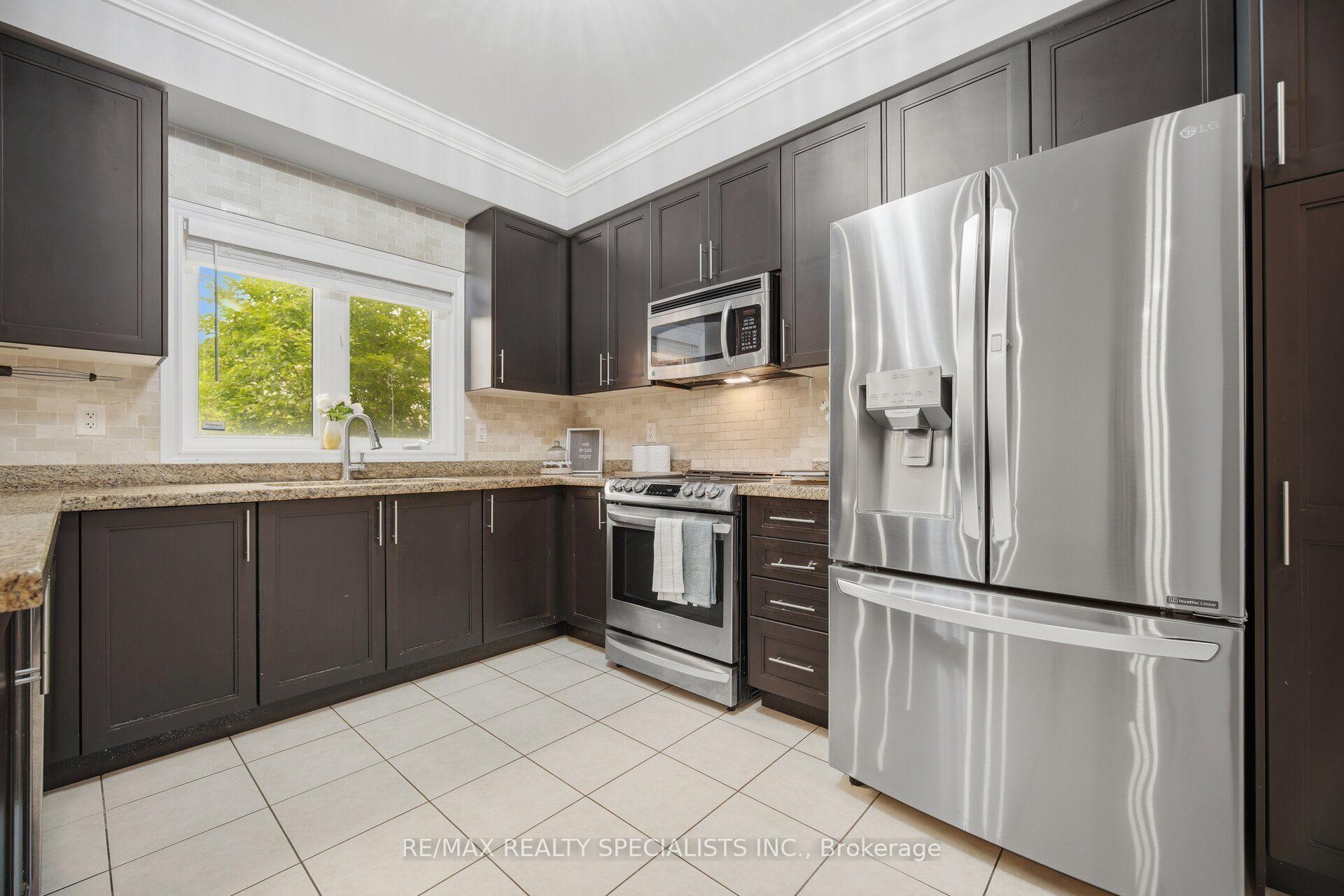 Photo 20 of 227 Minto Crescent, Milton, Willmott — HOMEH