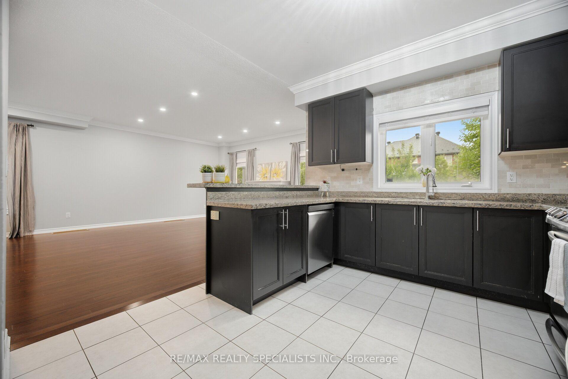 Photo 21 of 227 Minto Crescent, Milton, Willmott — HOMEH