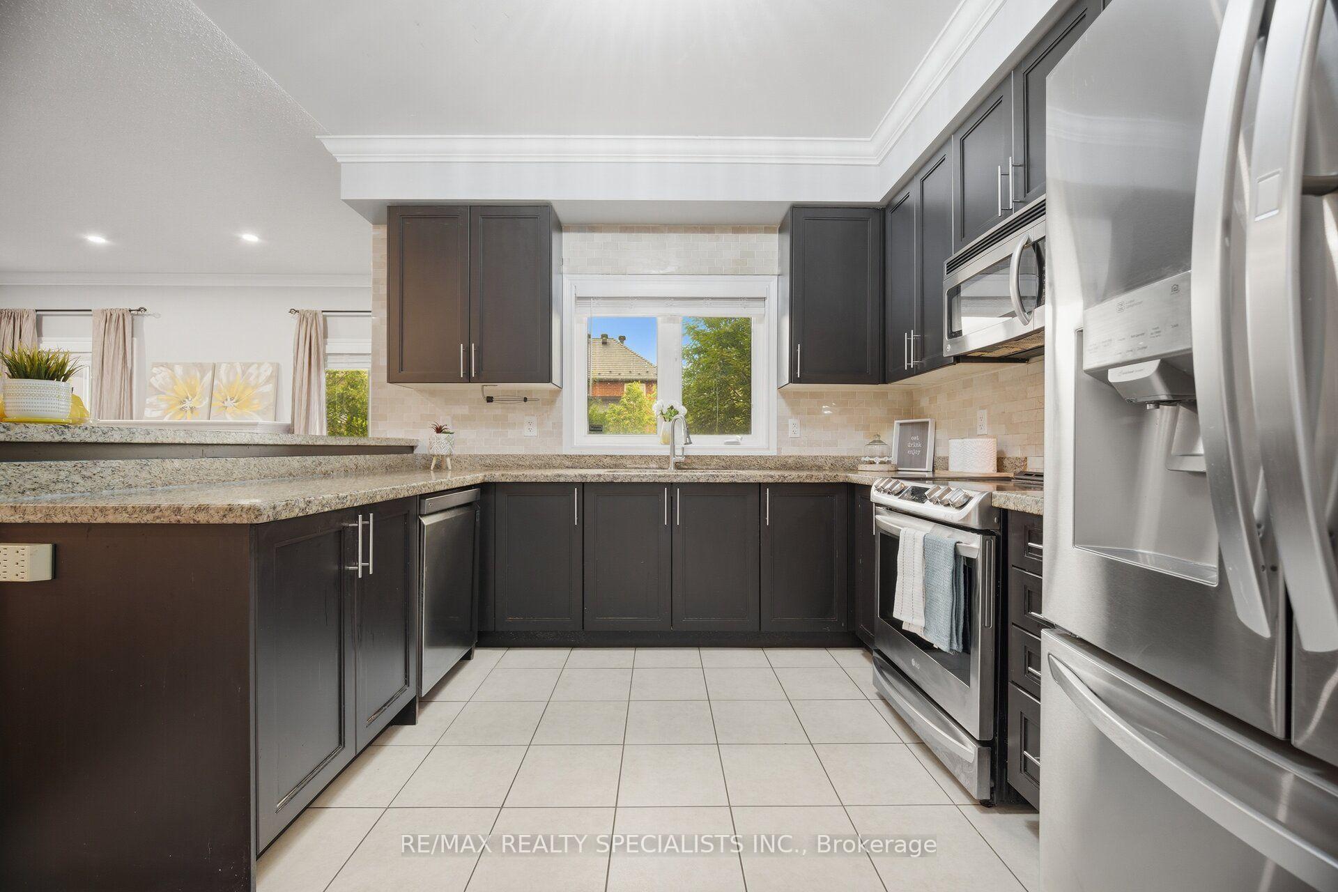 Photo 22 of 227 Minto Crescent, Milton, Willmott — HOMEH