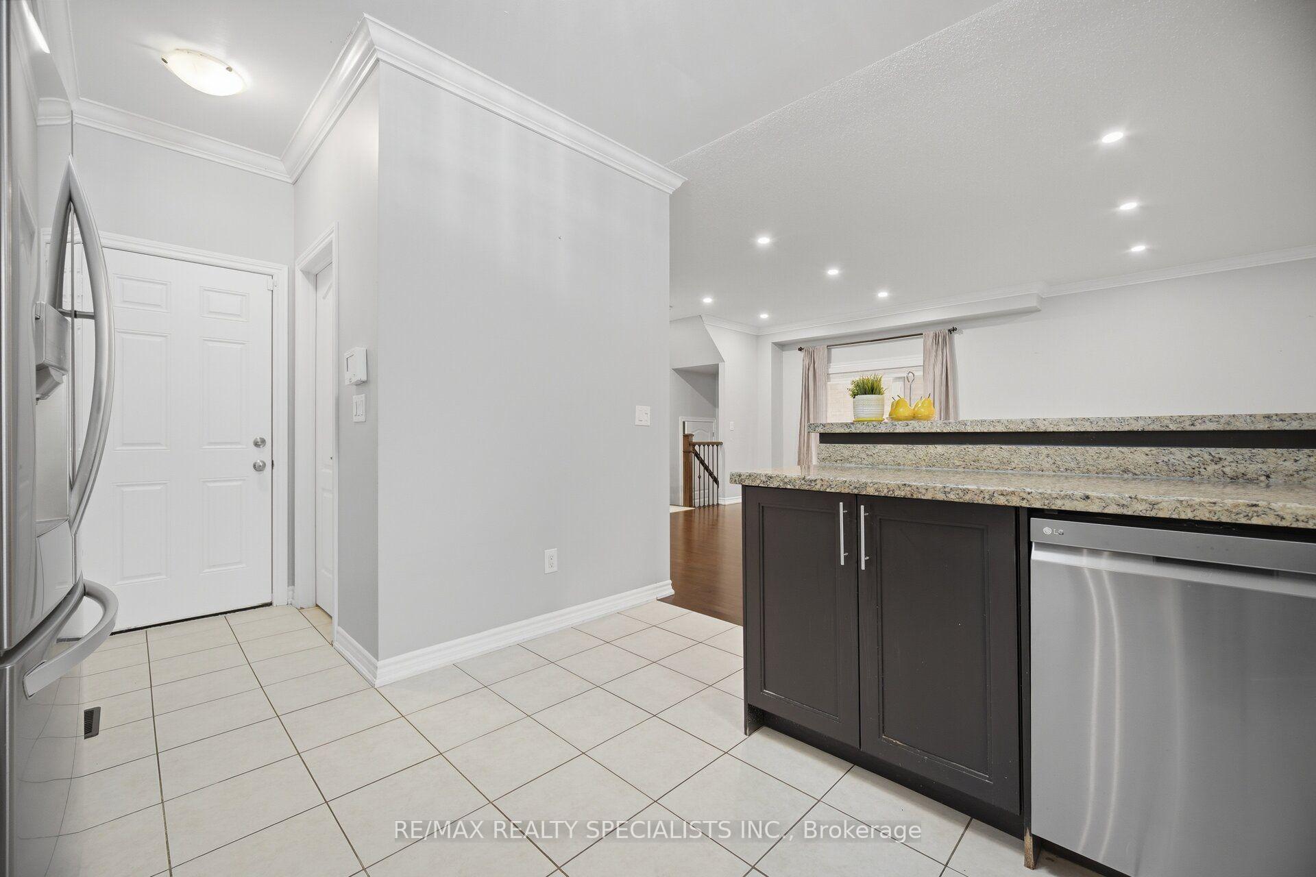 Photo 23 of 227 Minto Crescent, Milton, Willmott — HOMEH