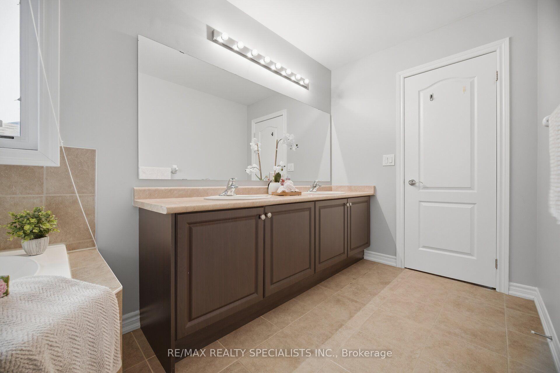 Photo 32 of 227 Minto Crescent, Milton, Willmott — HOMEH