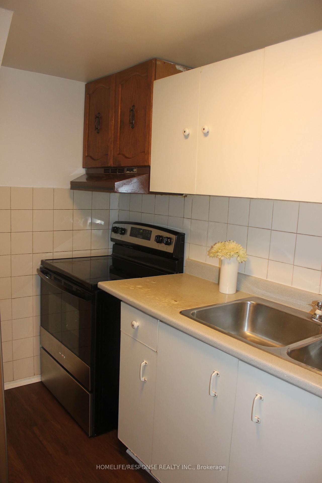 Photo 7 of Unit Lower, 20 Nootka Crescent, North York, Pleasant View — HOMEH