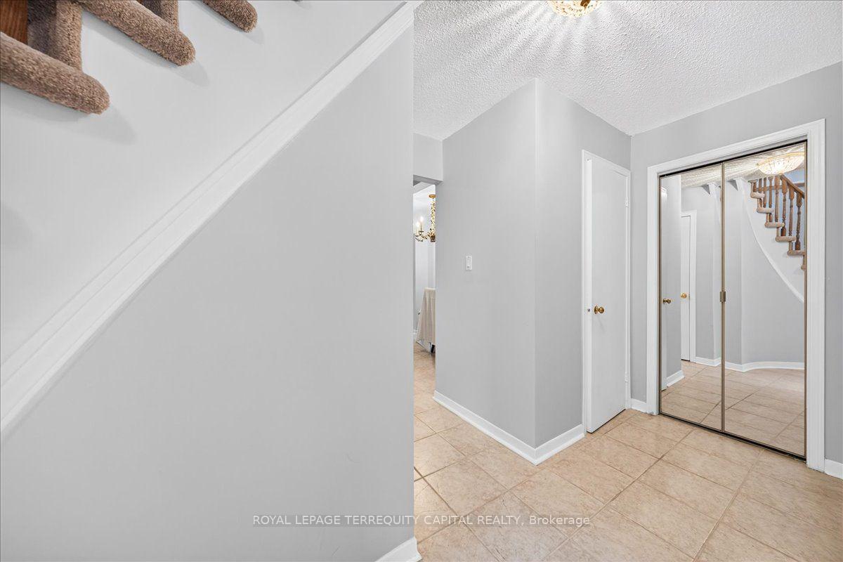 Photo 5 of 28 Oakmount Crescent, Vaughan, Glen Shields — HOMEH
