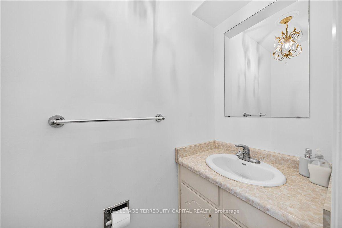 Photo 6 of 28 Oakmount Crescent, Vaughan, Glen Shields — HOMEH