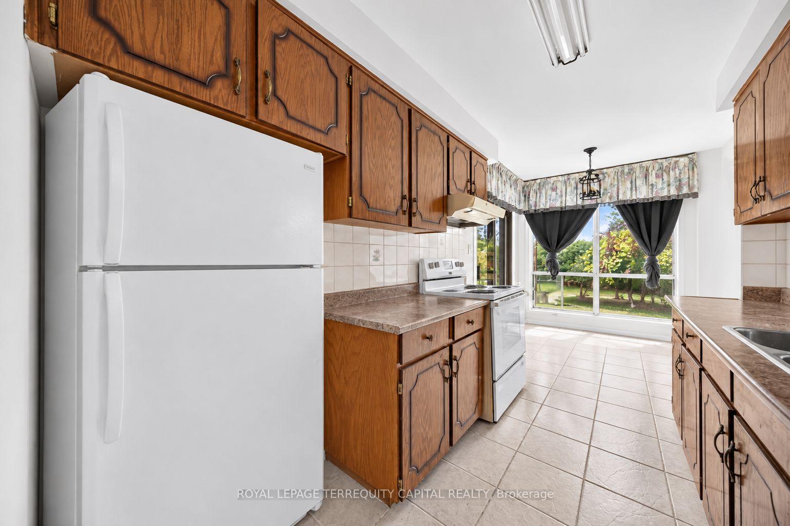 Photo 11 of 28 Oakmount Crescent, Vaughan, Glen Shields — HOMEH