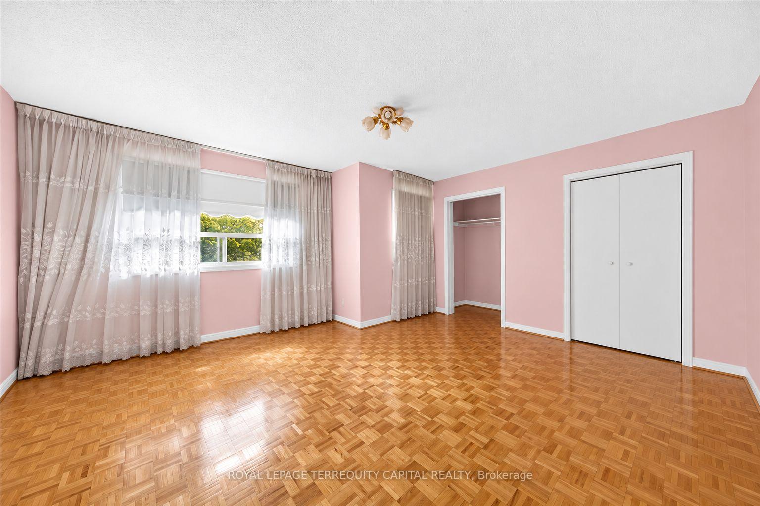 Photo 12 of 28 Oakmount Crescent, Vaughan, Glen Shields — HOMEH