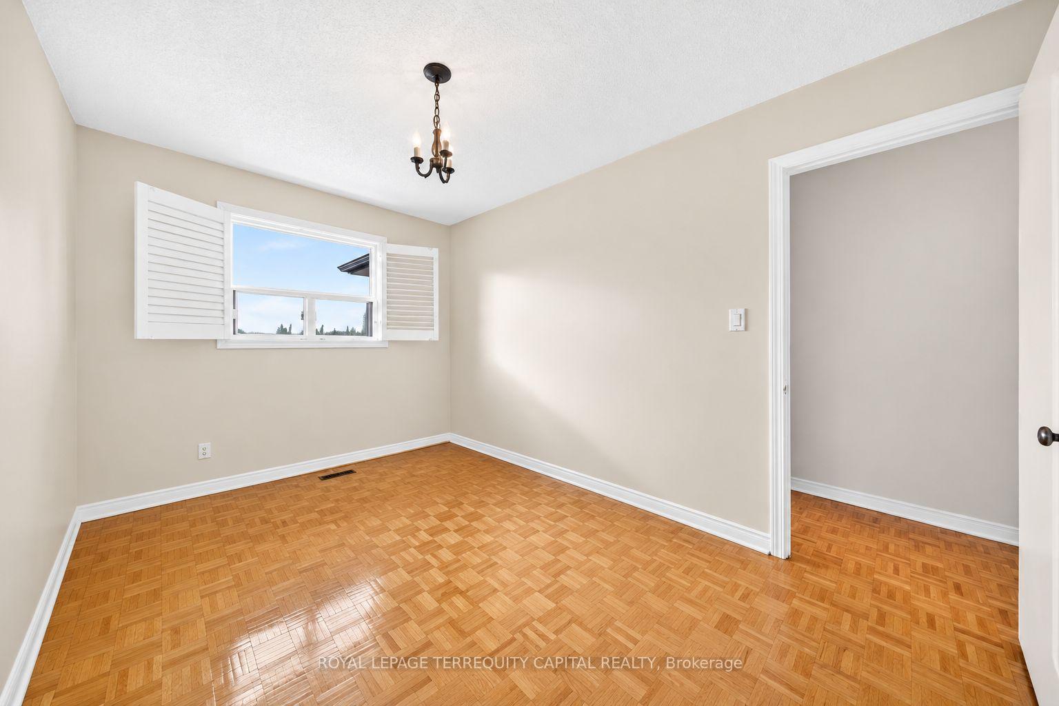 Photo 14 of 28 Oakmount Crescent, Vaughan, Glen Shields — HOMEH