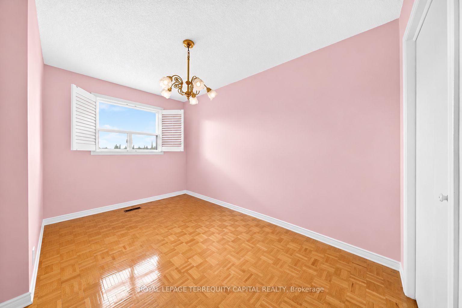 Photo 17 of 28 Oakmount Crescent, Vaughan, Glen Shields — HOMEH