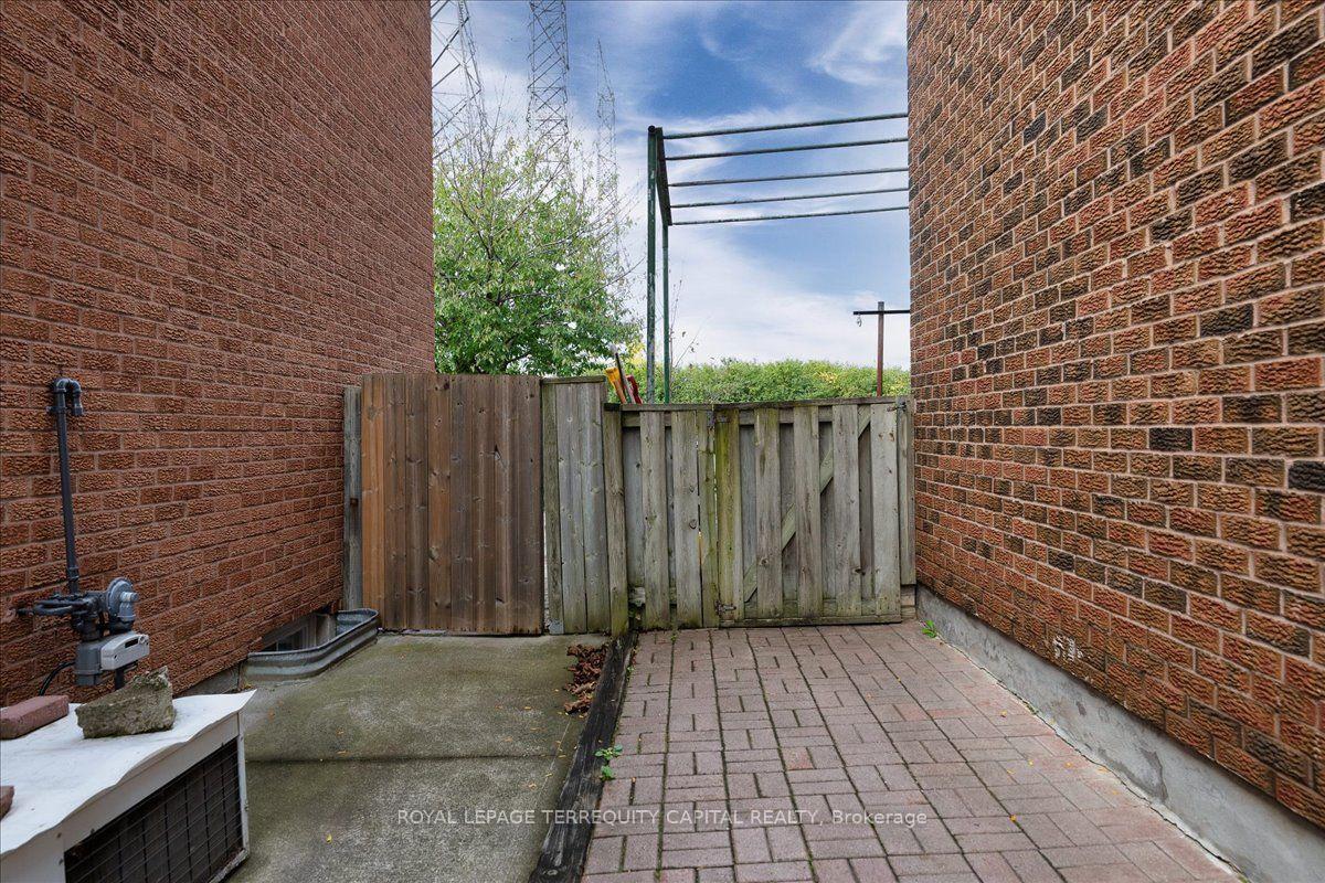 Photo 21 of 28 Oakmount Crescent, Vaughan, Glen Shields — HOMEH