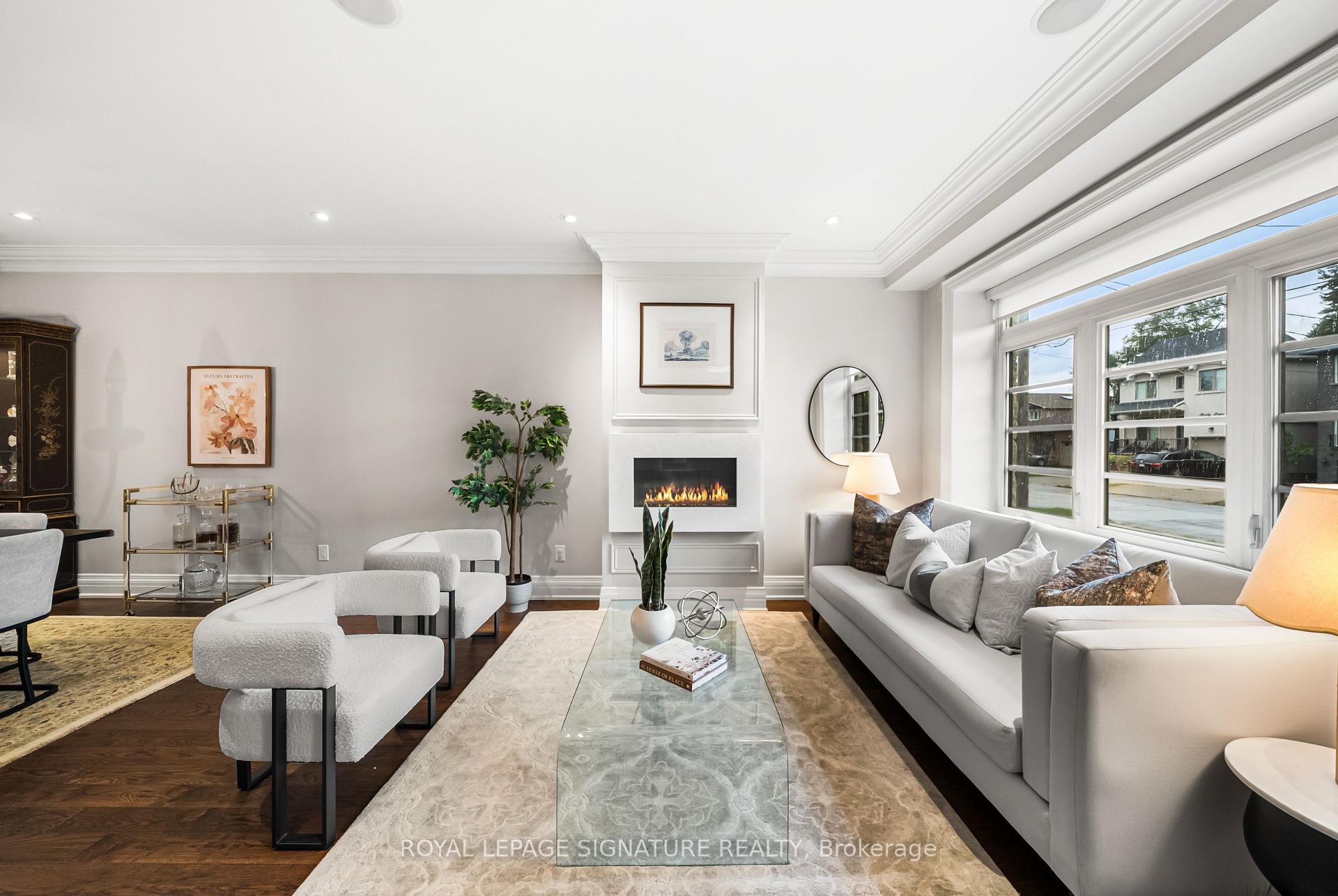 Photo 4 of 39 Regina Avenue, Toronto, Englemount-Lawrence — HOMEH