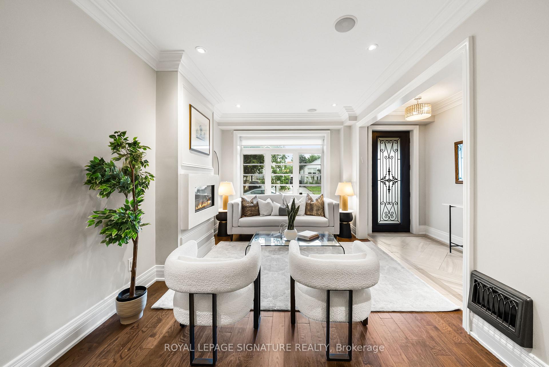 Photo 5 of 39 Regina Avenue, Toronto, Englemount-Lawrence — HOMEH