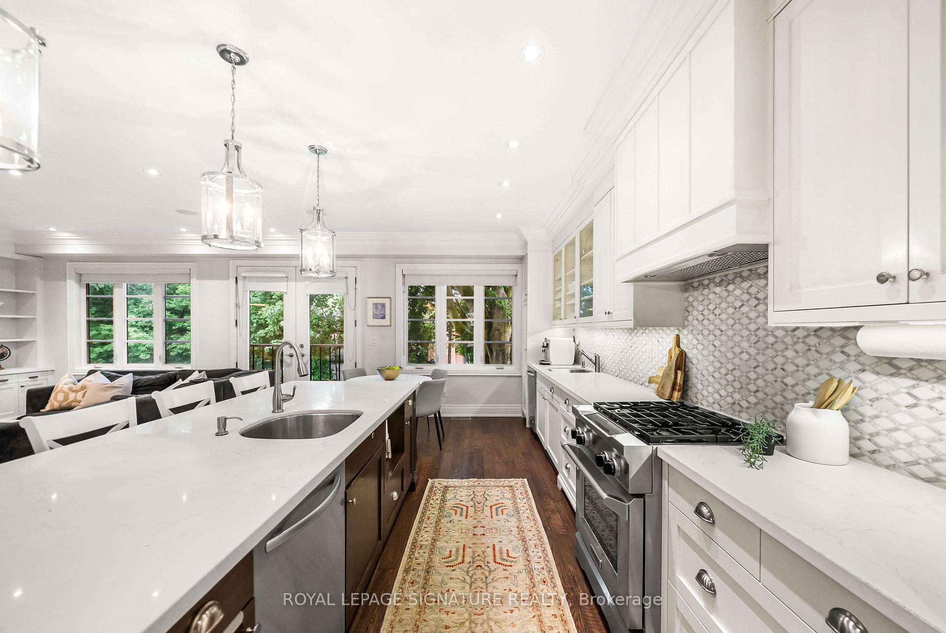 Photo 11 of 39 Regina Avenue, Toronto, Englemount-Lawrence — HOMEH