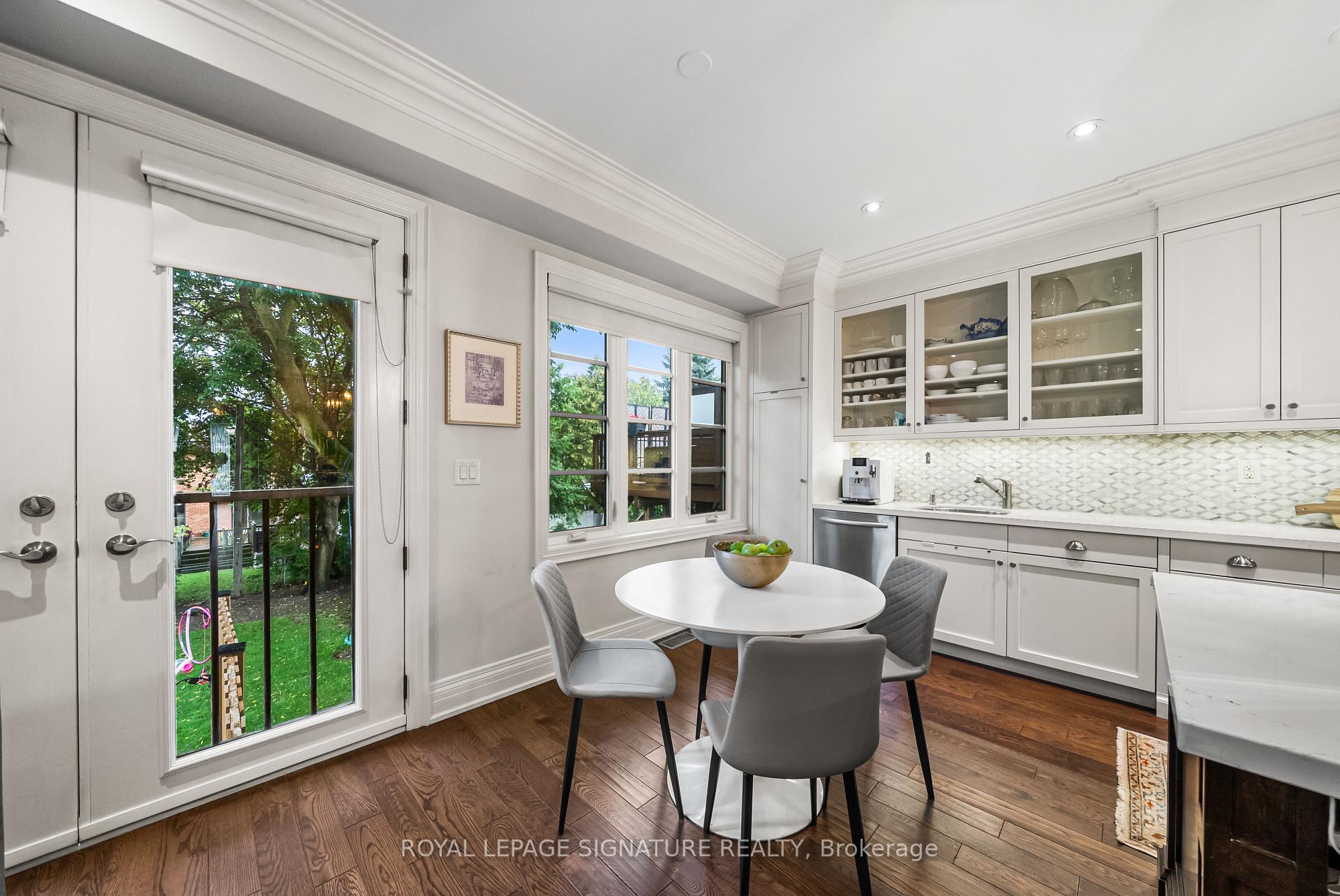 Photo 12 of 39 Regina Avenue, Toronto, Englemount-Lawrence — HOMEH