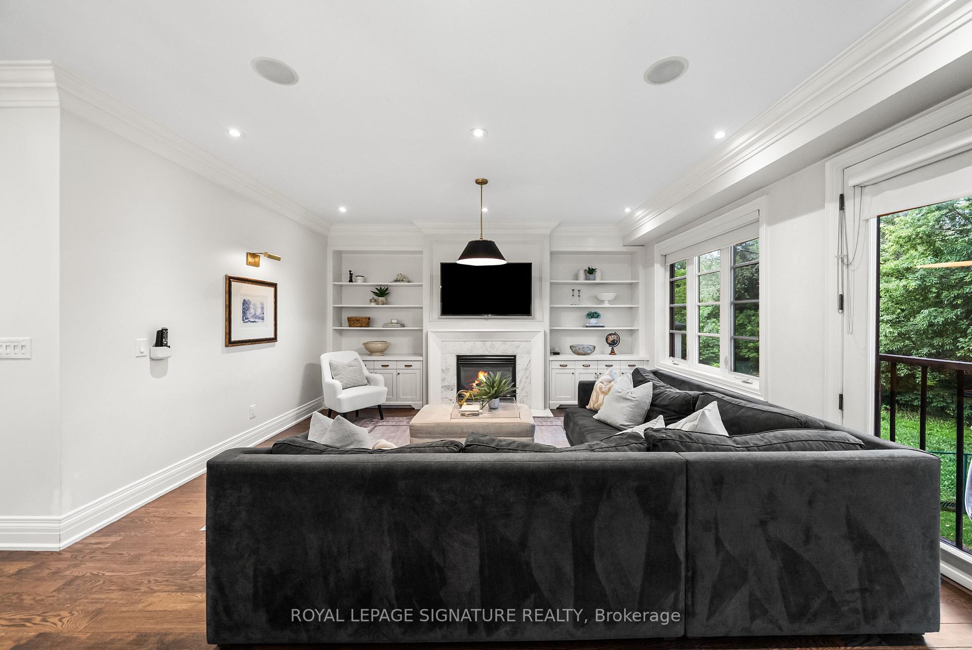 Photo 14 of 39 Regina Avenue, Toronto, Englemount-Lawrence — HOMEH