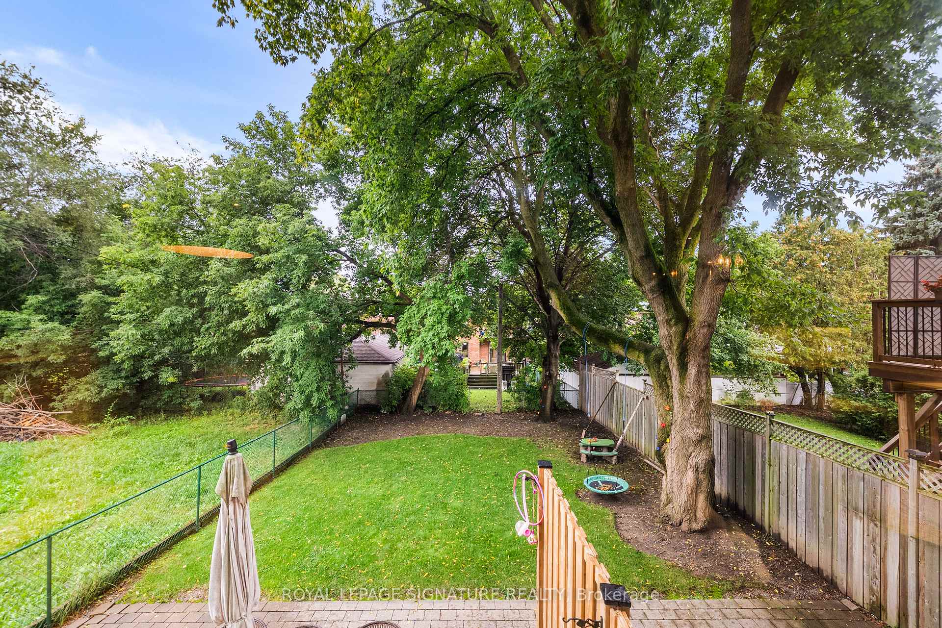 Photo 16 of 39 Regina Avenue, Toronto, Englemount-Lawrence — HOMEH