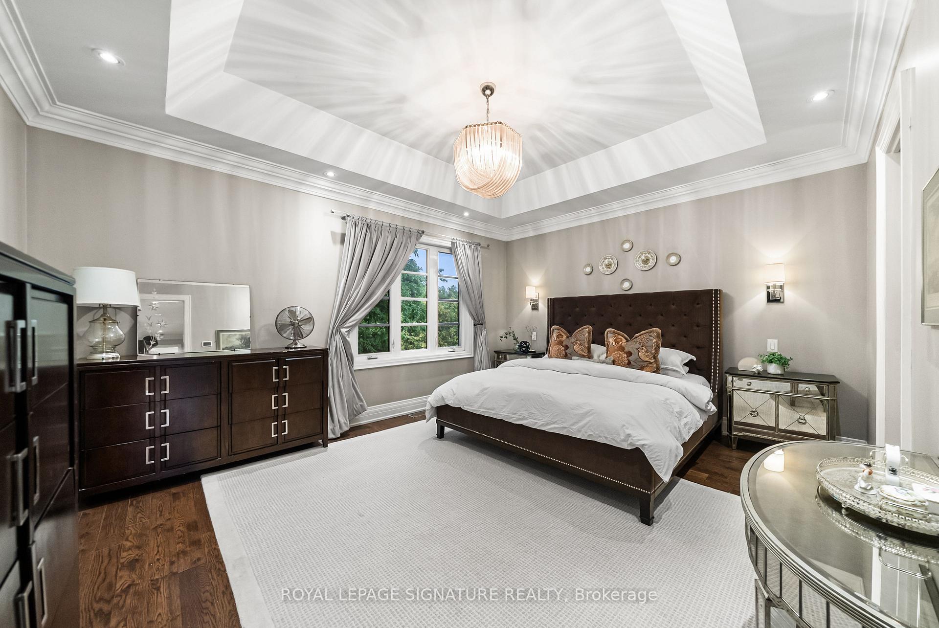Photo 19 of 39 Regina Avenue, Toronto, Englemount-Lawrence — HOMEH
