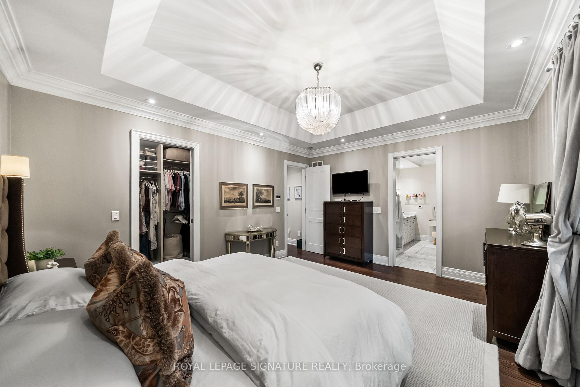 Photo 20 of 39 Regina Avenue, Toronto, Englemount-Lawrence — HOMEH