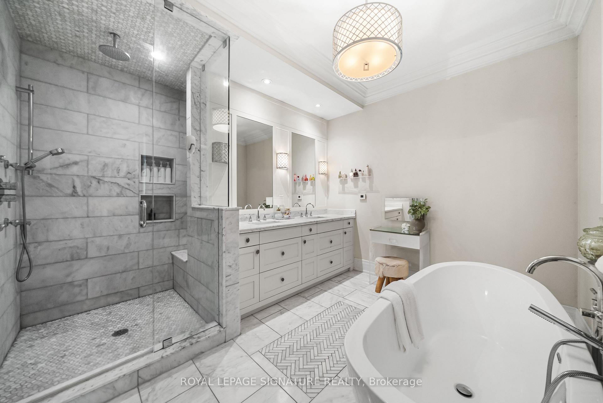 Photo 21 of 39 Regina Avenue, Toronto, Englemount-Lawrence — HOMEH