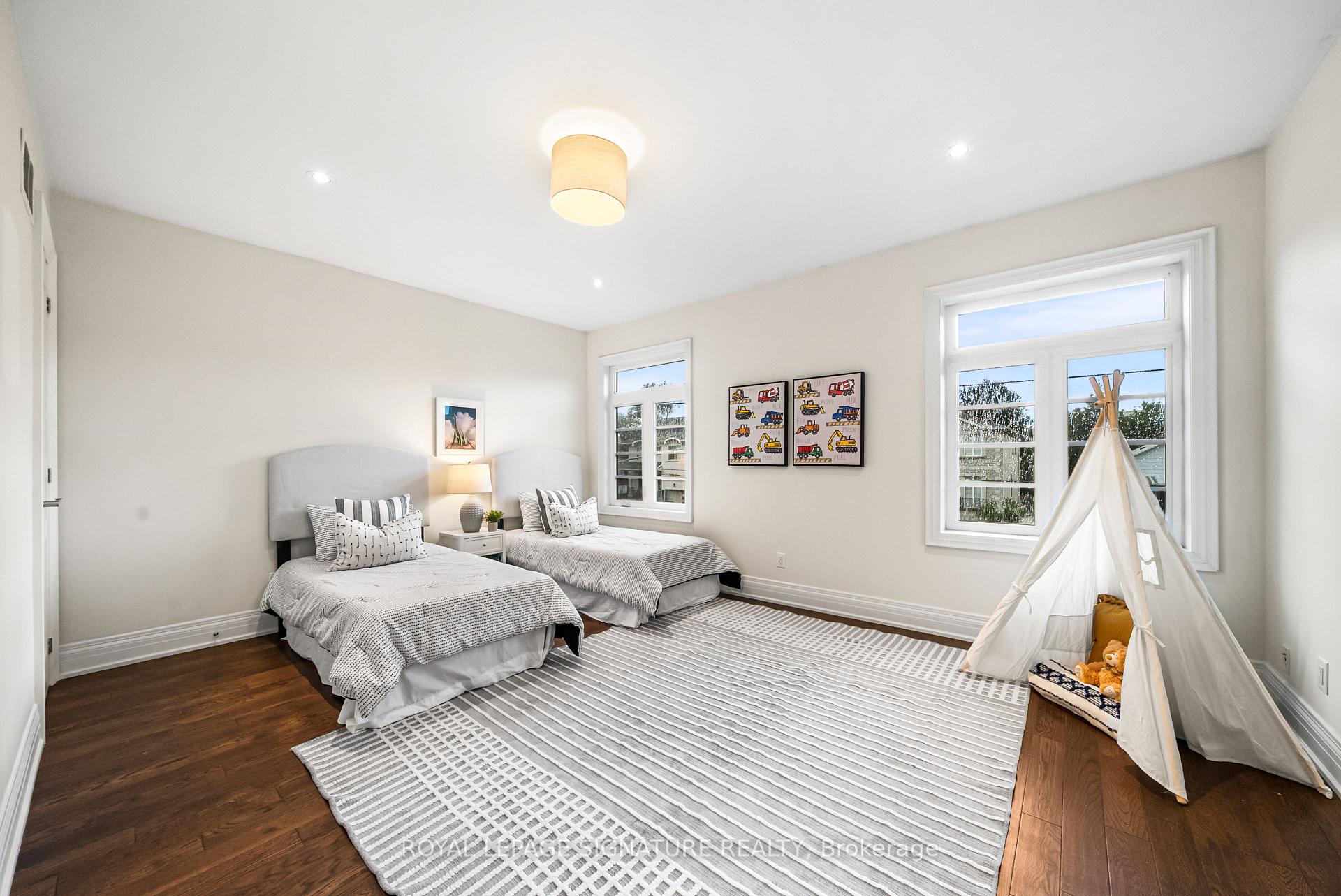 Photo 22 of 39 Regina Avenue, Toronto, Englemount-Lawrence — HOMEH
