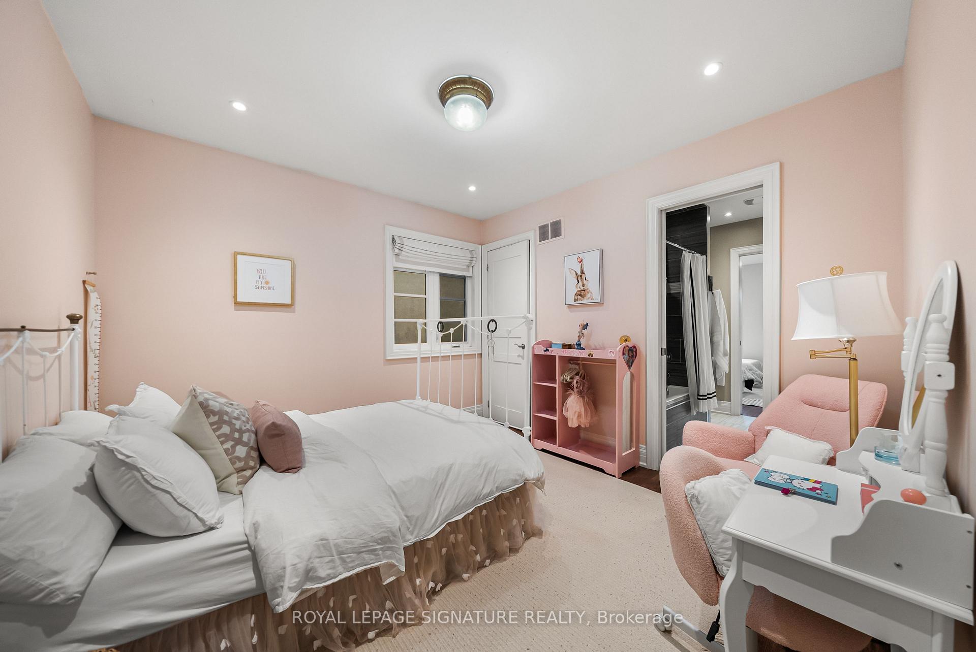 Photo 24 of 39 Regina Avenue, Toronto, Englemount-Lawrence — HOMEH