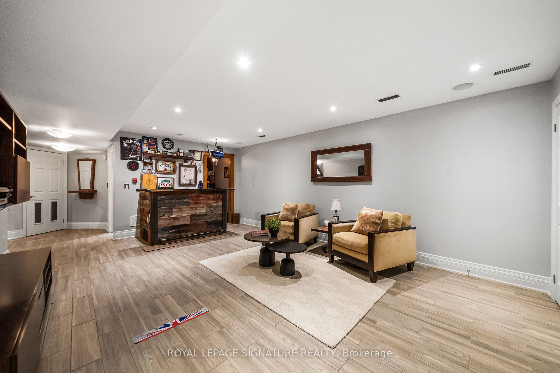 Photo 31 of 39 Regina Avenue, Toronto, Englemount-Lawrence — HOMEH