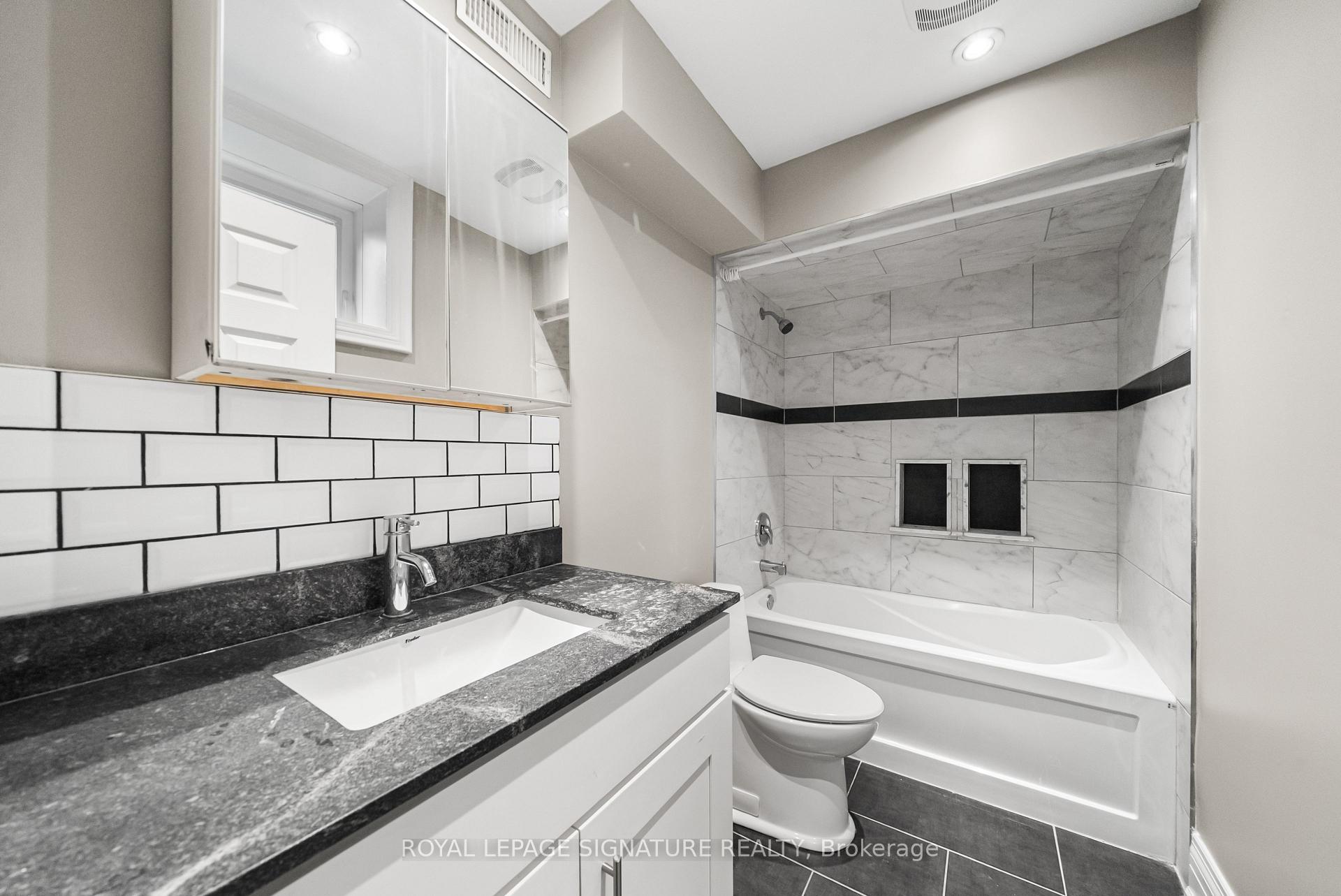 Photo 35 of 39 Regina Avenue, Toronto, Englemount-Lawrence — HOMEH