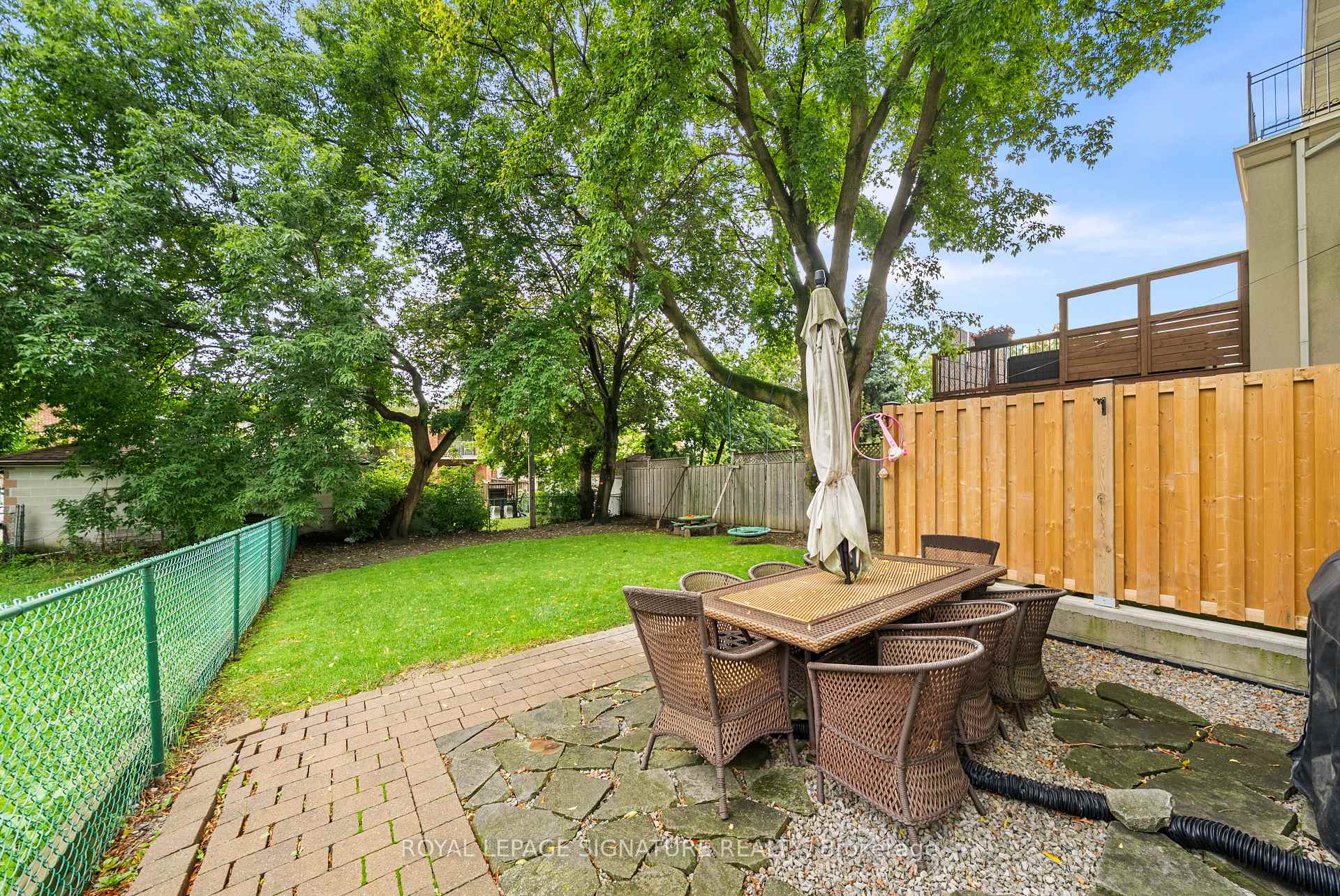 Photo 37 of 39 Regina Avenue, Toronto, Englemount-Lawrence — HOMEH