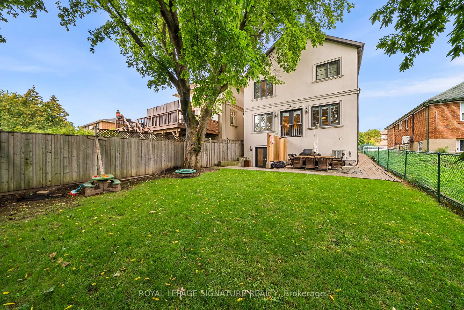 Photo 38 of 39 Regina Avenue, Toronto, Englemount-Lawrence — HOMEH