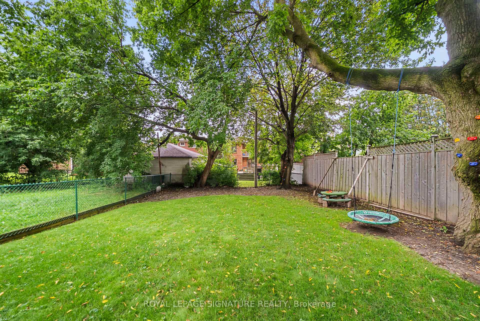 Photo 39 of 39 Regina Avenue, Toronto, Englemount-Lawrence — HOMEH